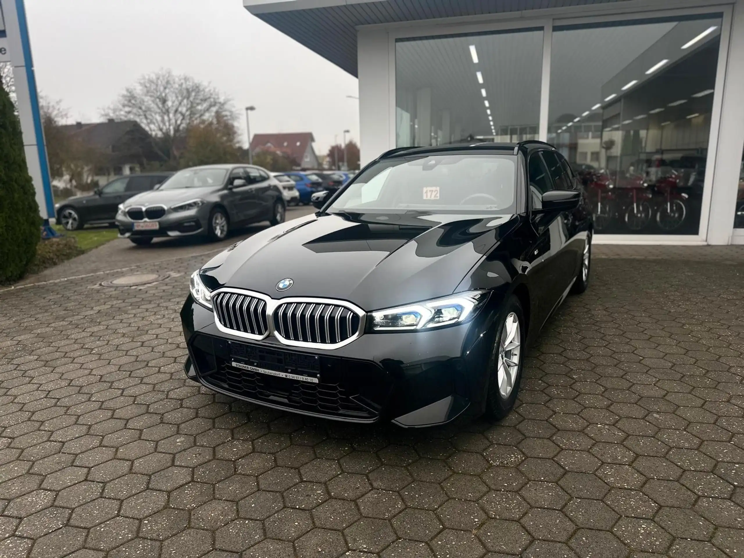 BMW - 320