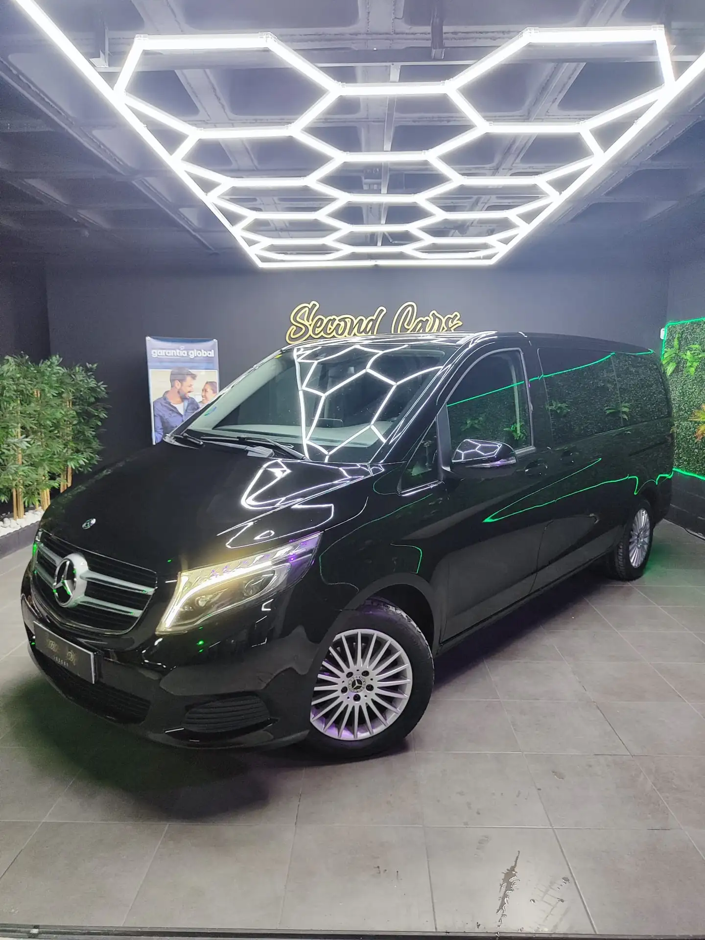 Mercedes-Benz - V 220