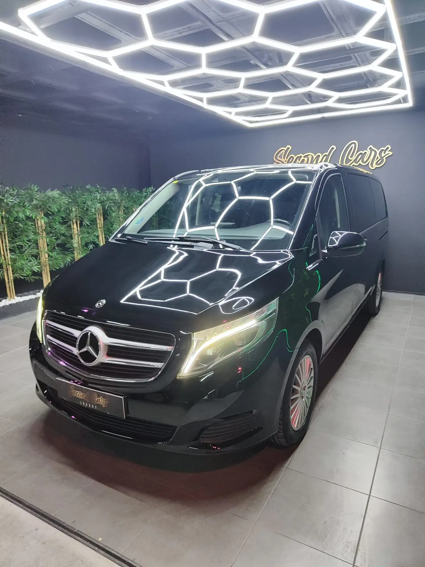 Mercedes-Benz - V 220