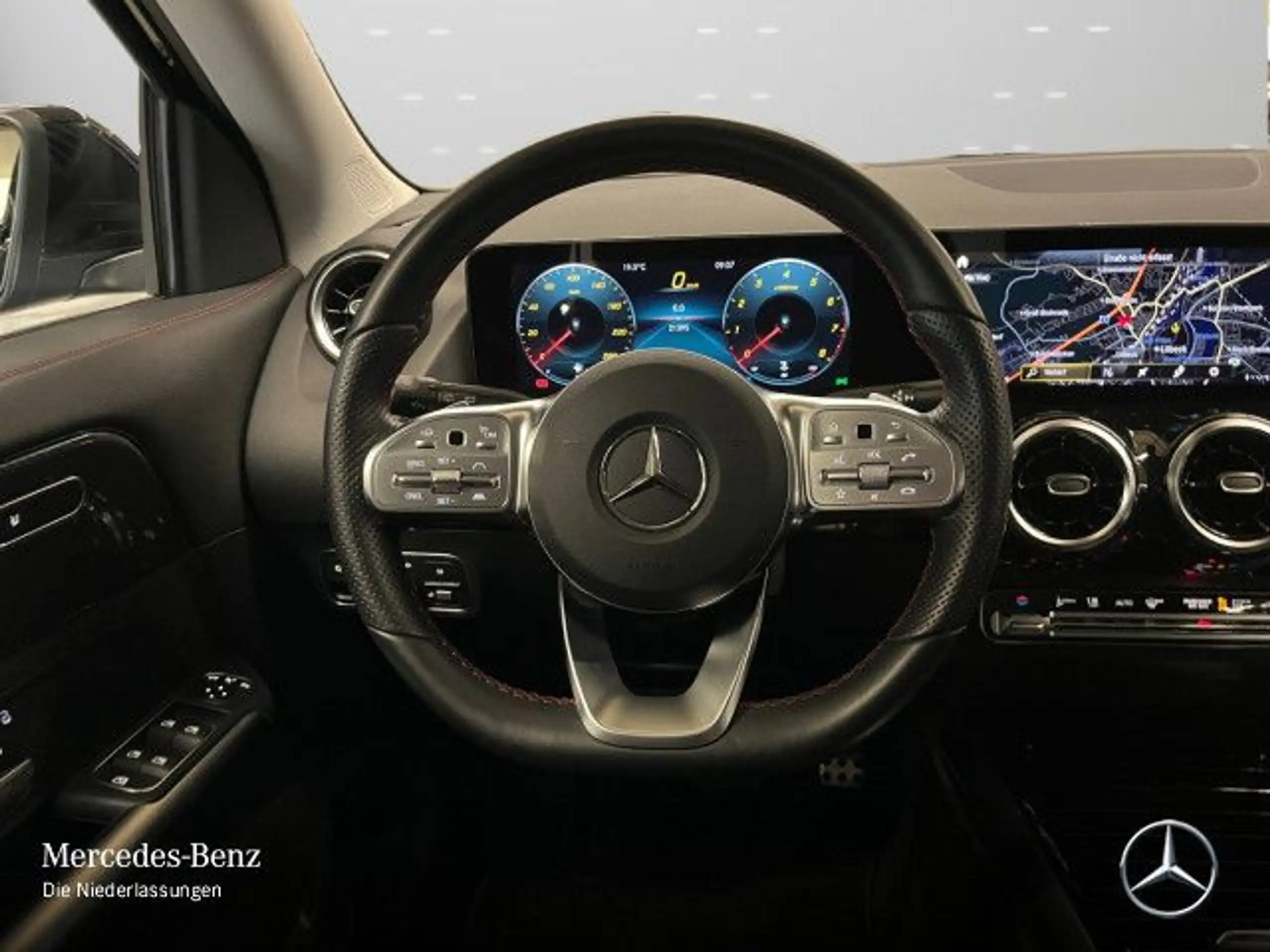 Mercedes-Benz - GLA 200