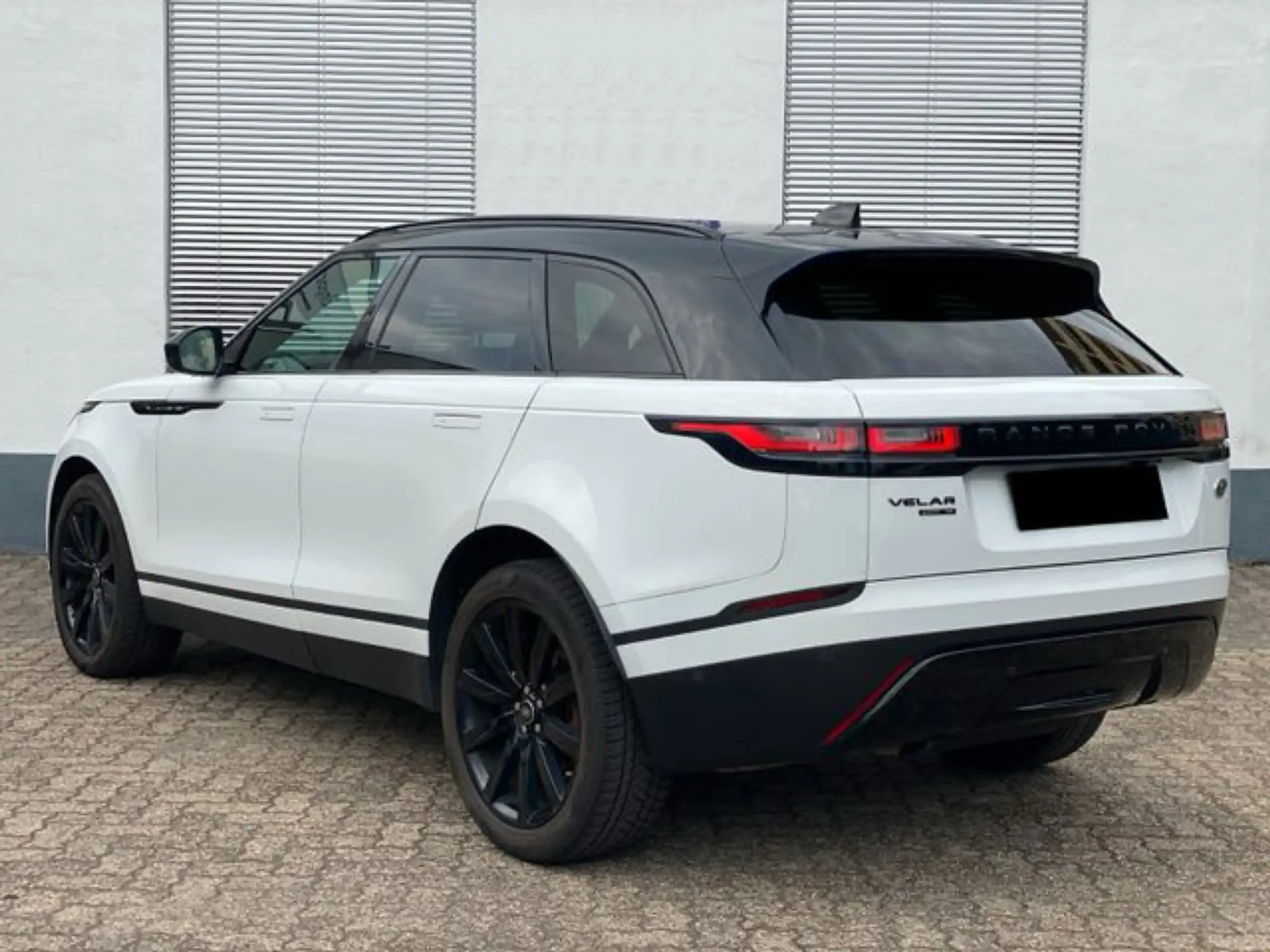 Land Rover - Range Rover Velar