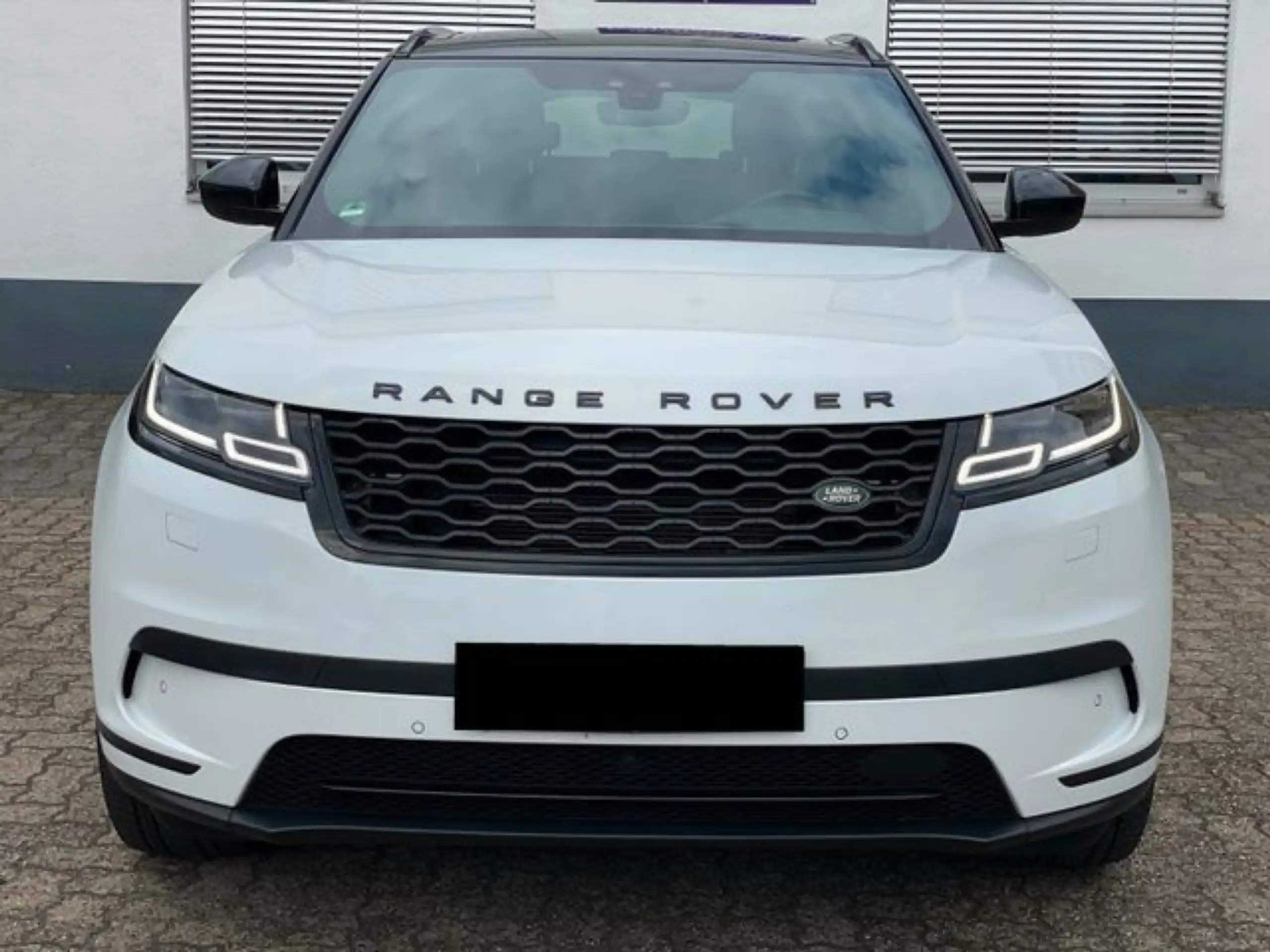 Land Rover - Range Rover Velar