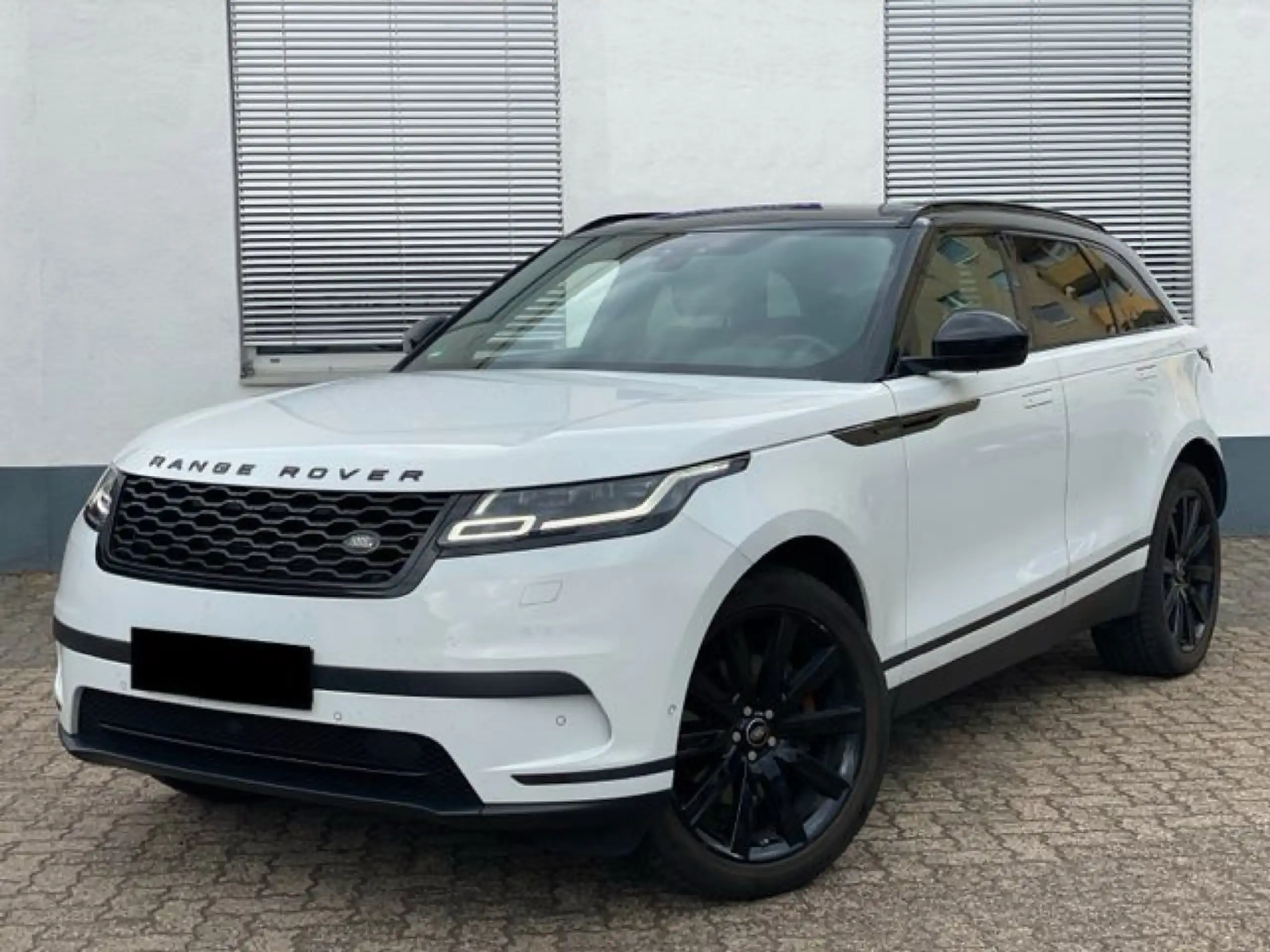 Land Rover - Range Rover Velar