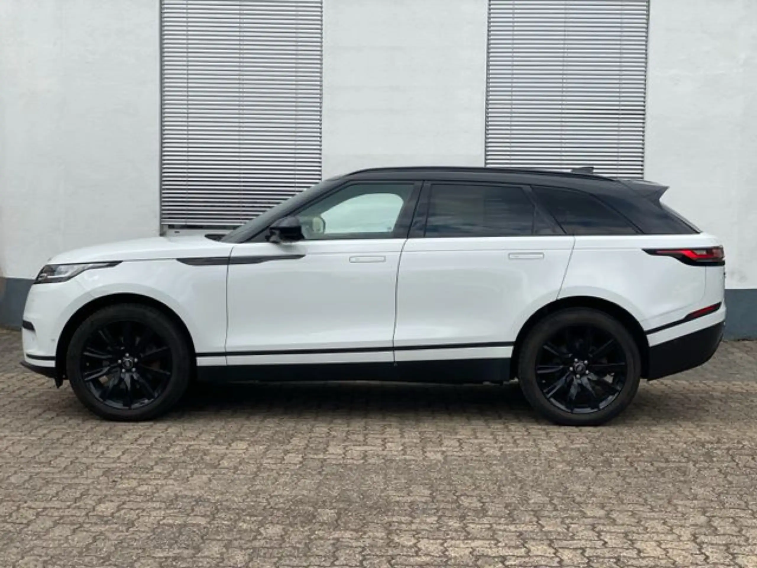 Land Rover - Range Rover Velar