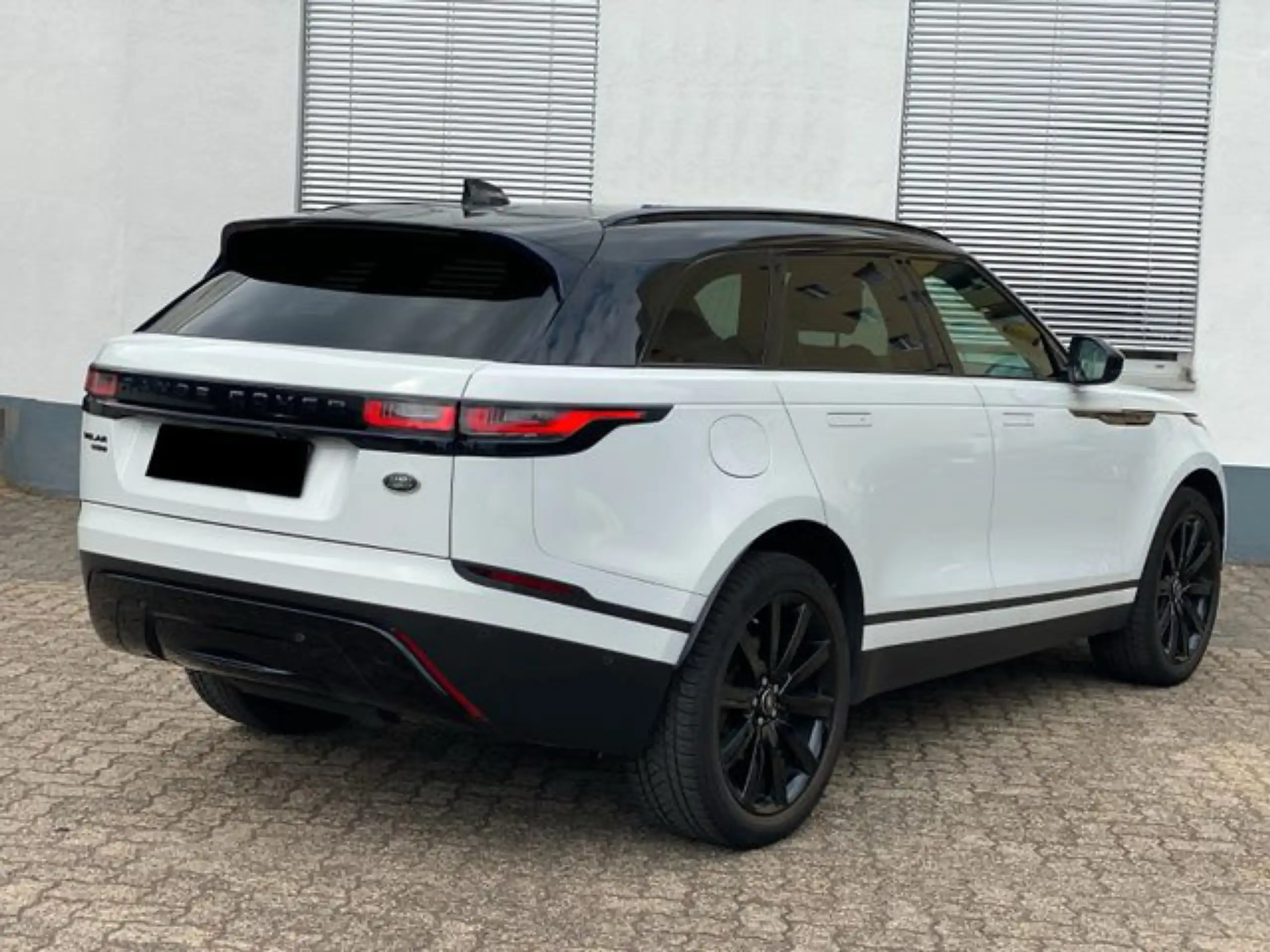 Land Rover - Range Rover Velar