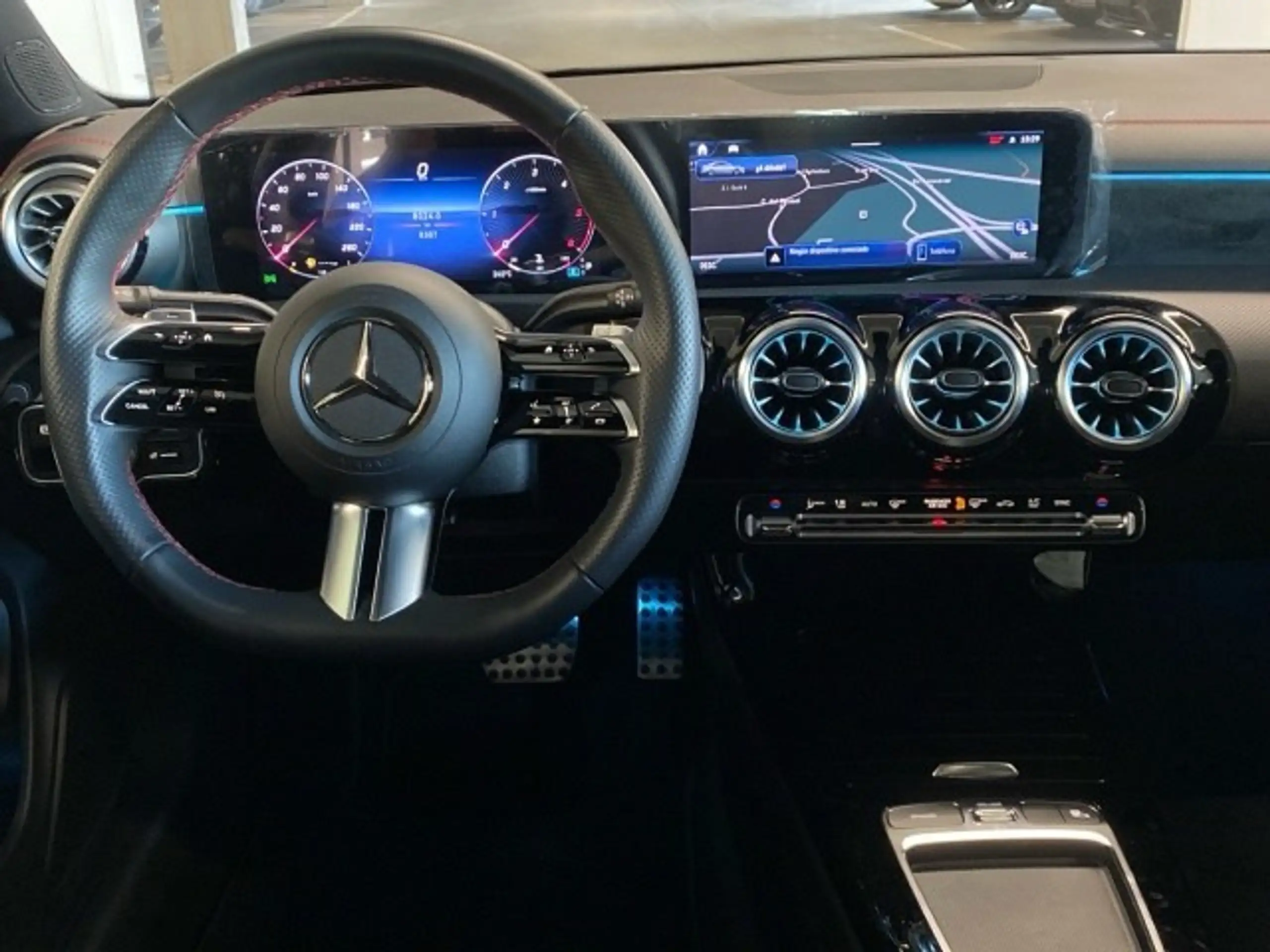 Mercedes-Benz - CLA 200