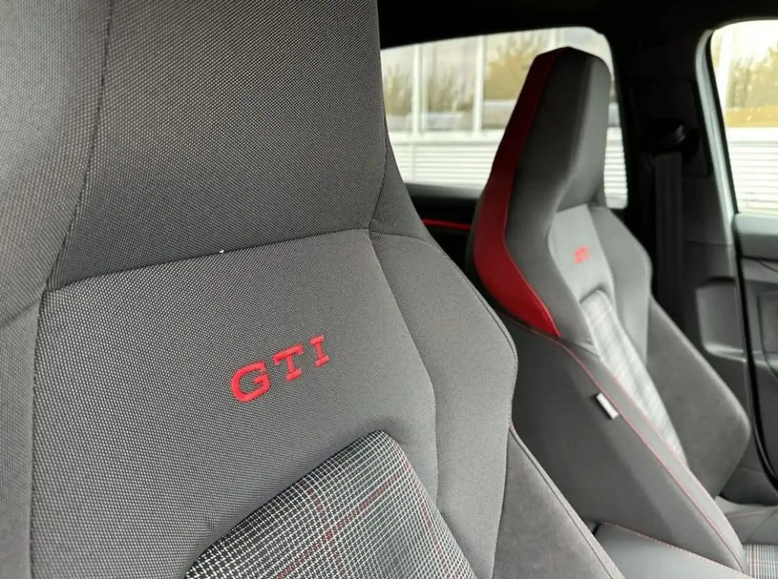 Volkswagen - Golf GTI