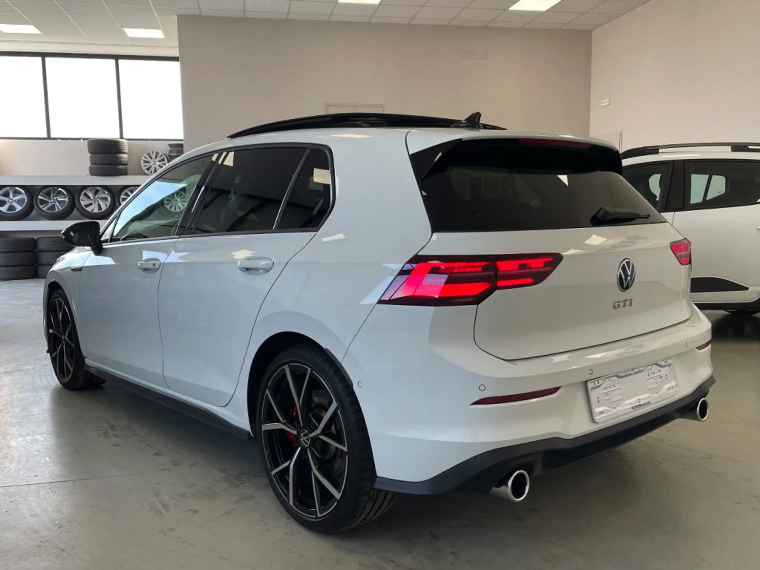 Volkswagen - Golf GTI