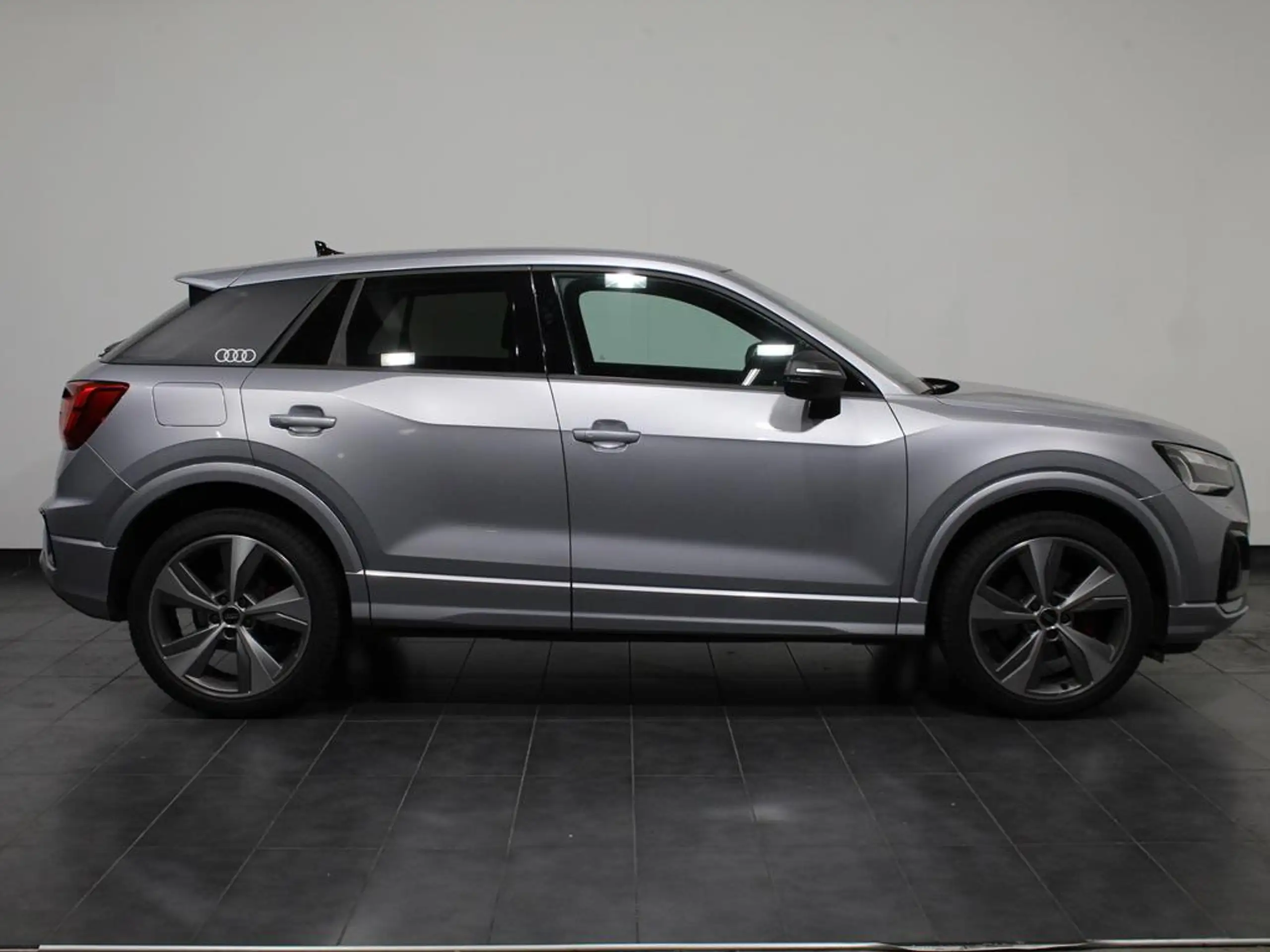 Audi - Q2