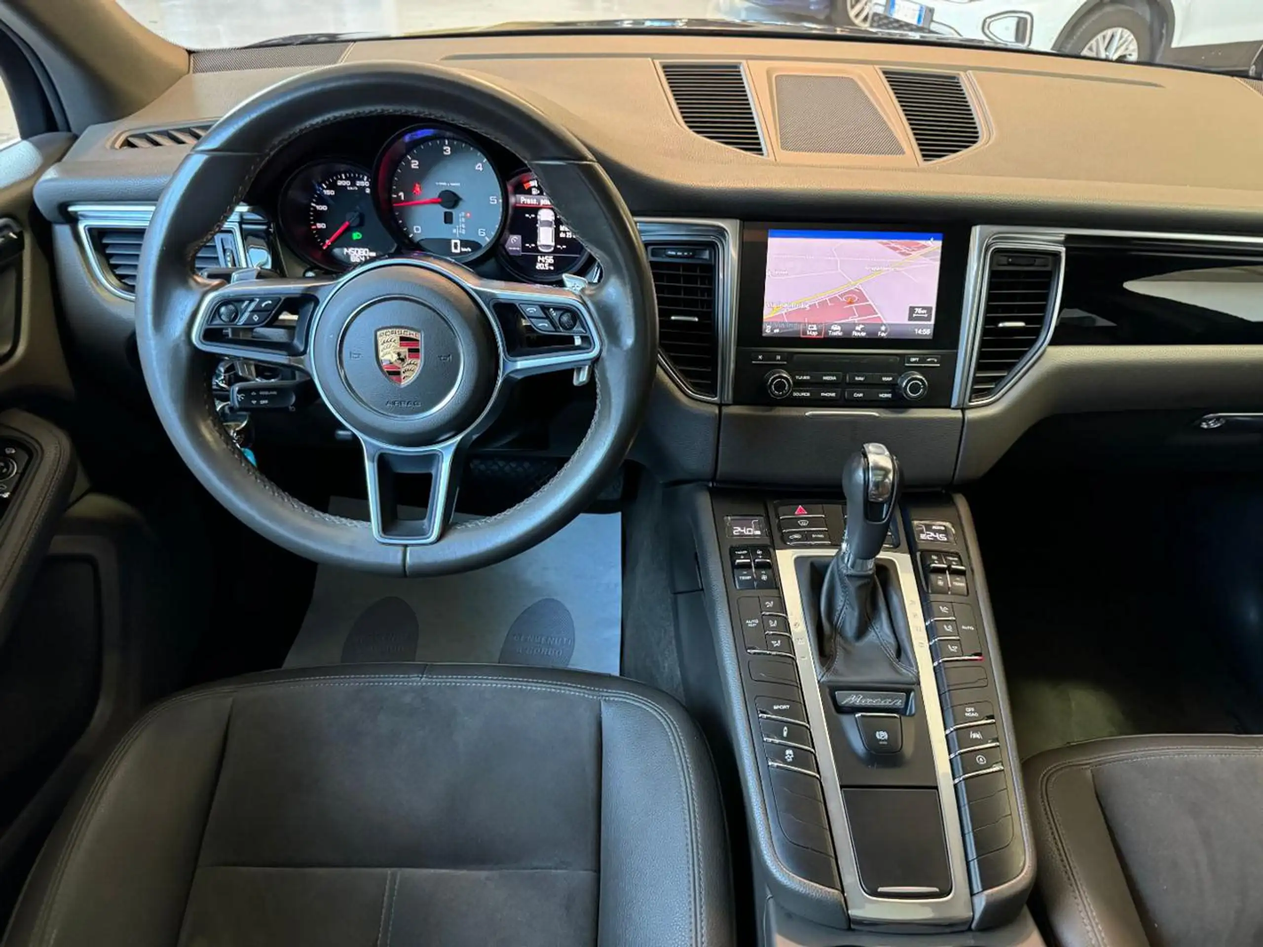 Porsche - Macan