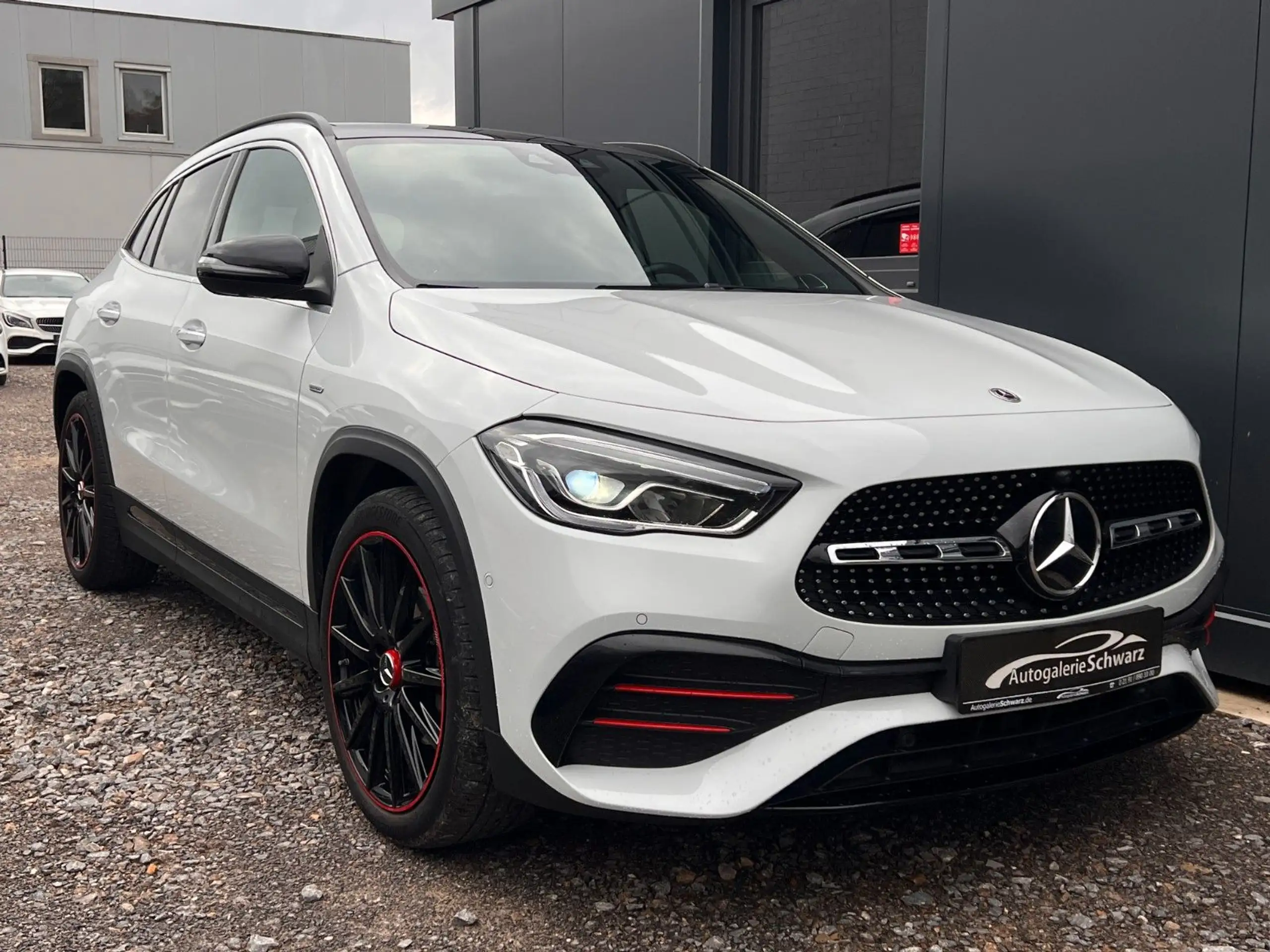 Mercedes-Benz - GLA 200