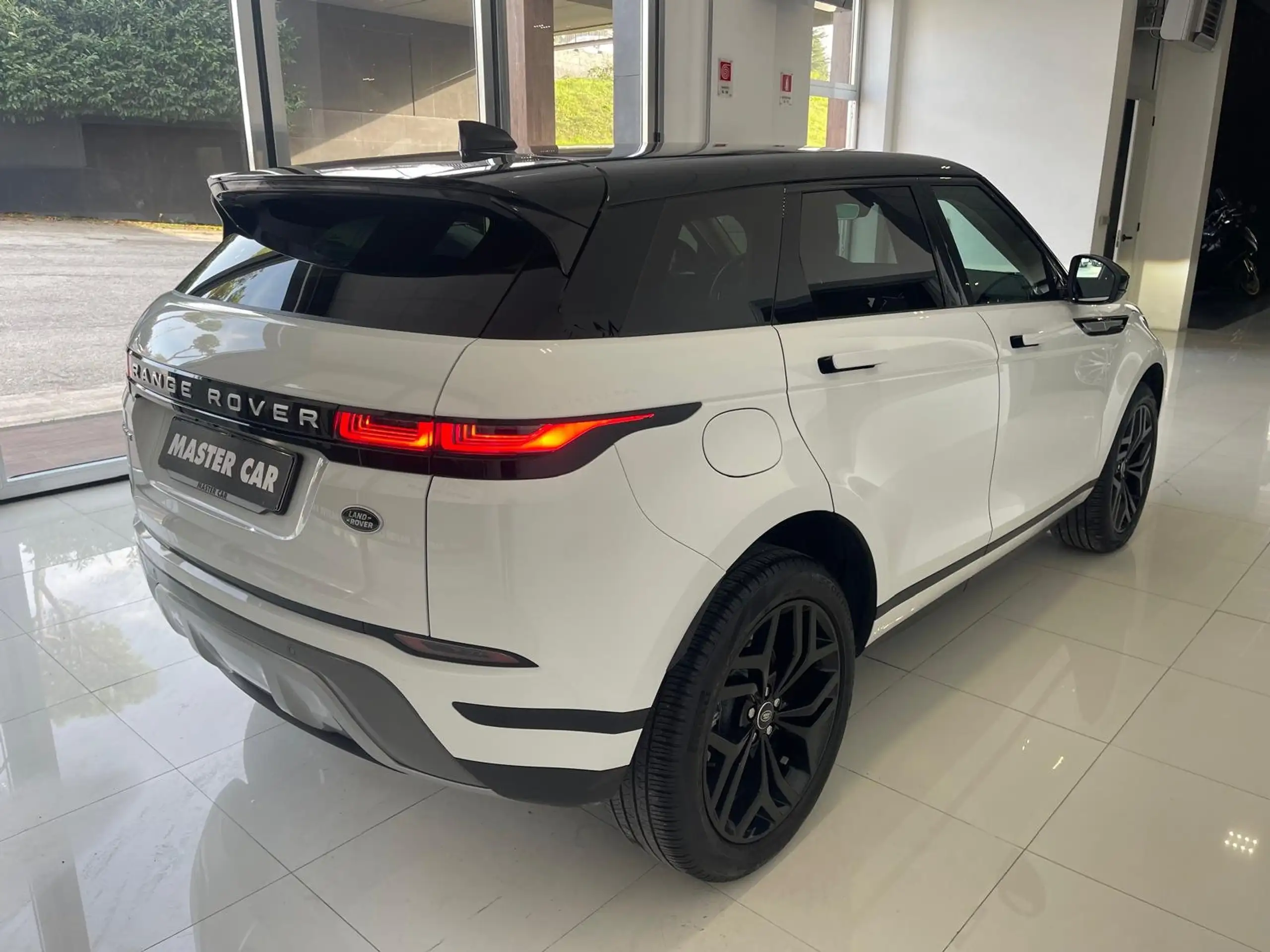 Land Rover - Range Rover Evoque