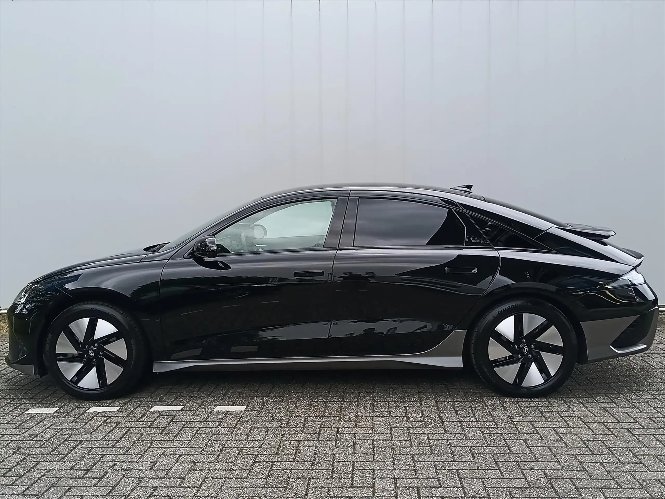 Hyundai - IONIQ 6