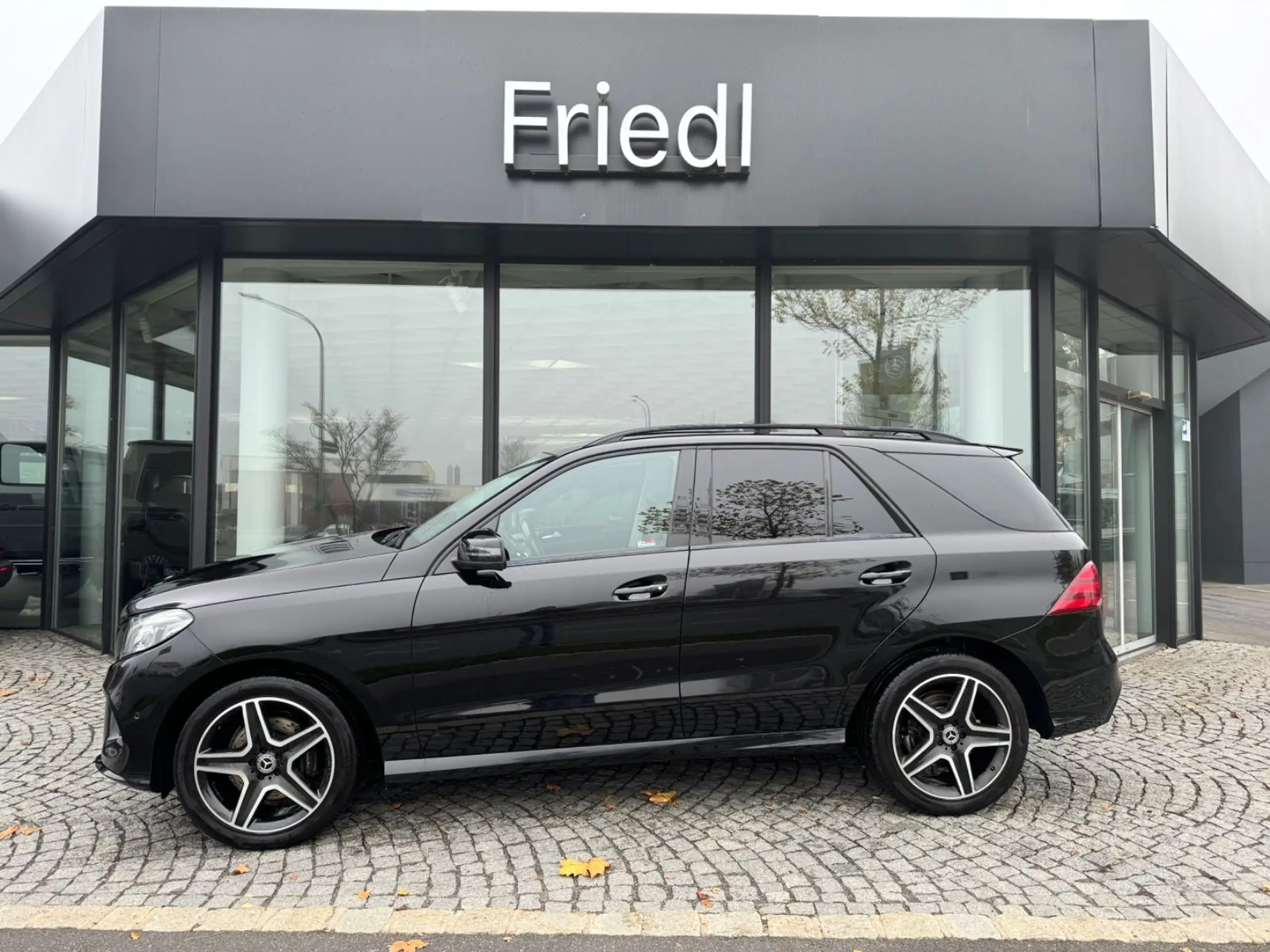 Mercedes-Benz - GLE 350