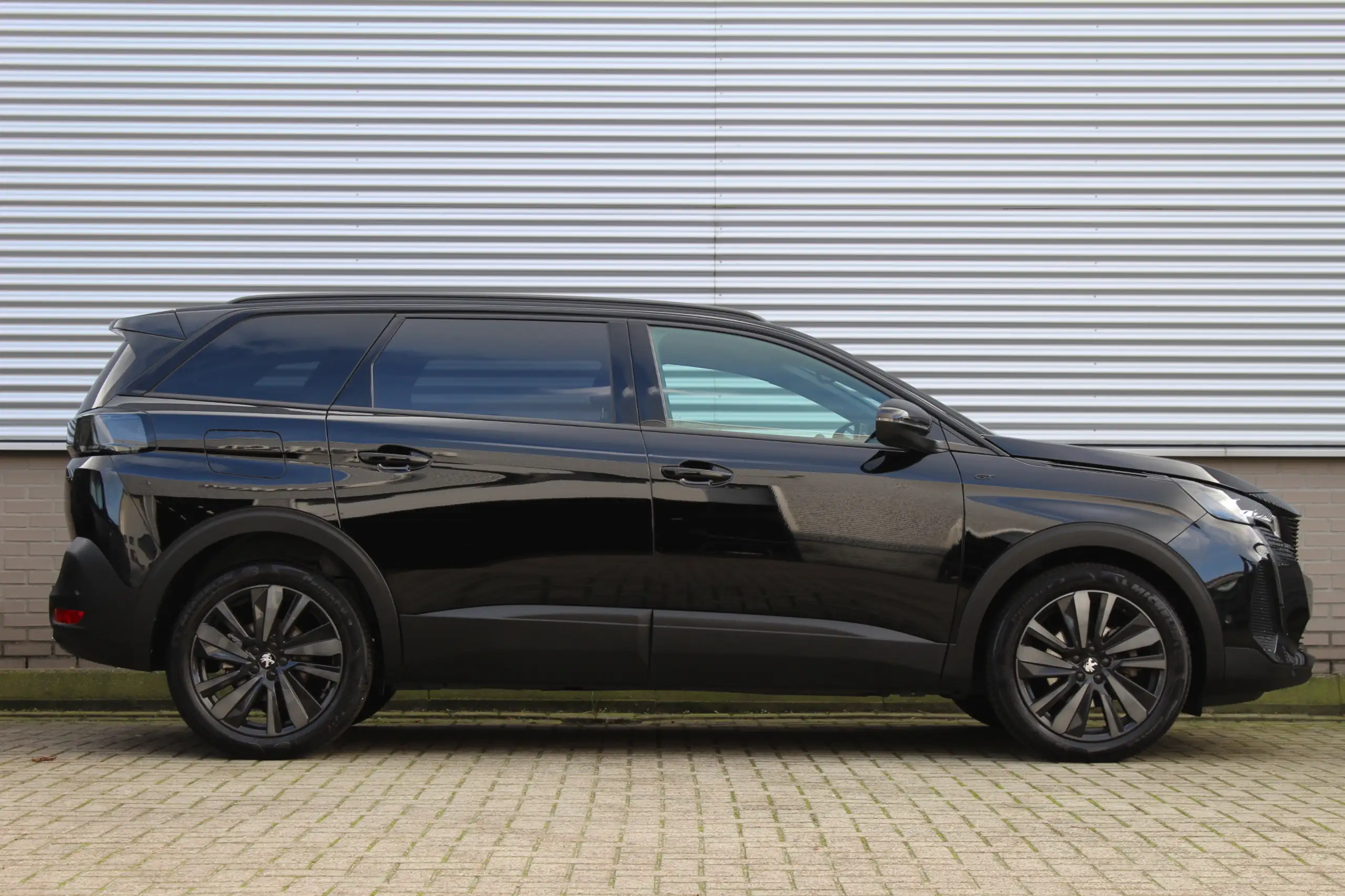 Peugeot - 5008