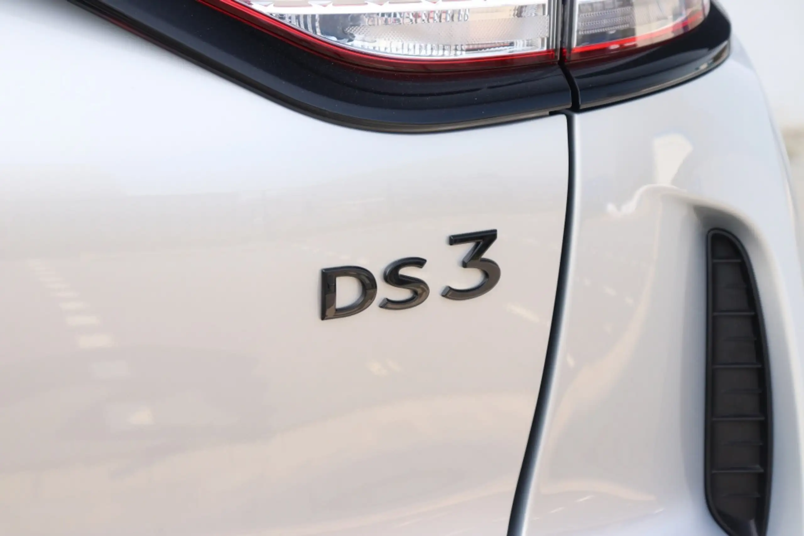 DS Automobiles - DS 3