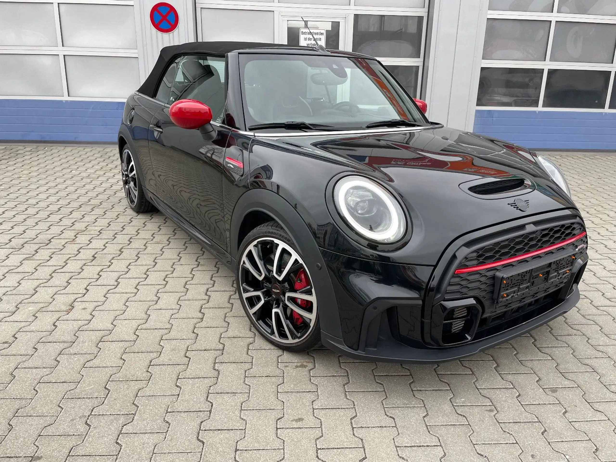 MINI - John Cooper Works Cabrio