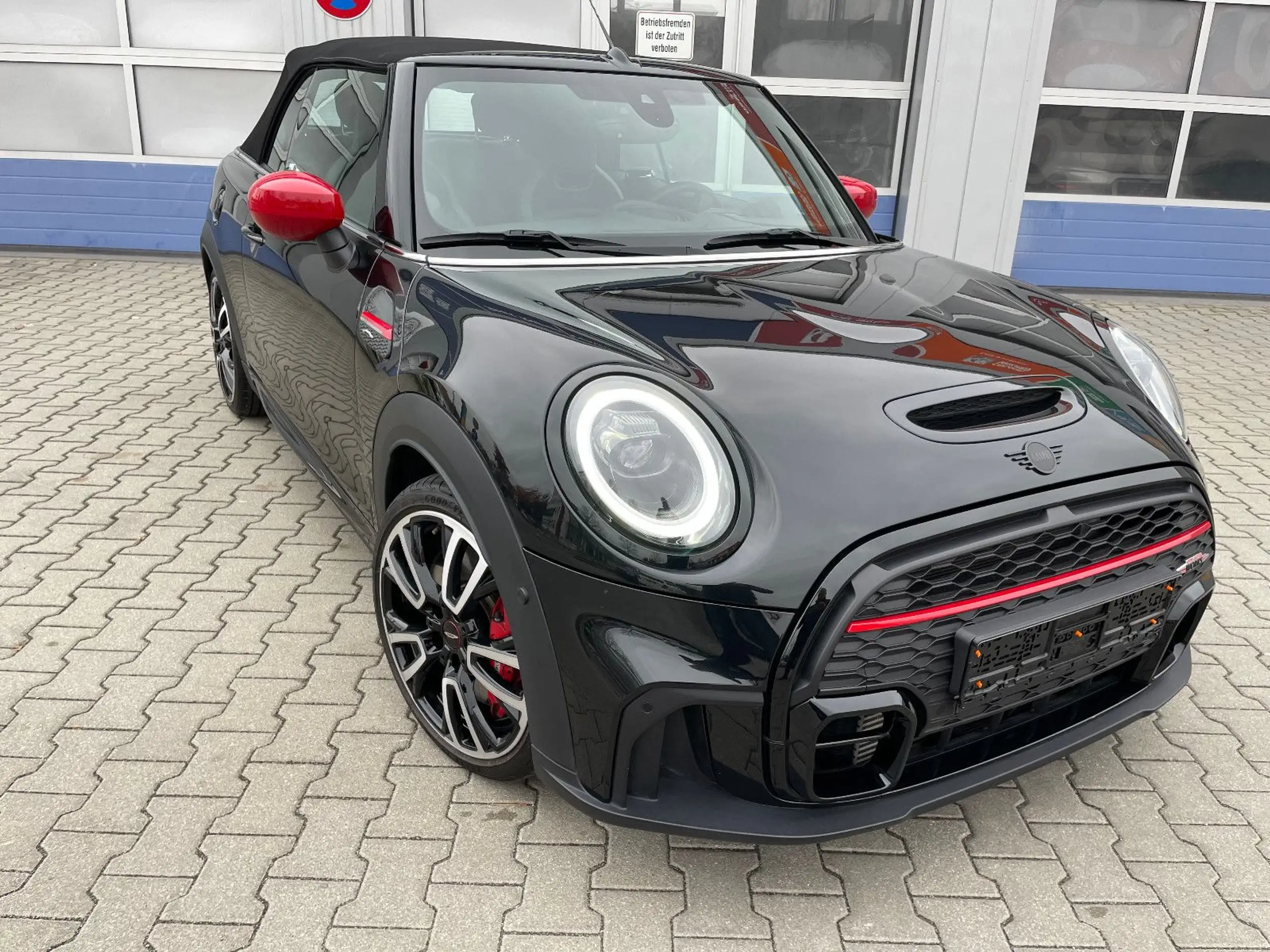 MINI - John Cooper Works Cabrio