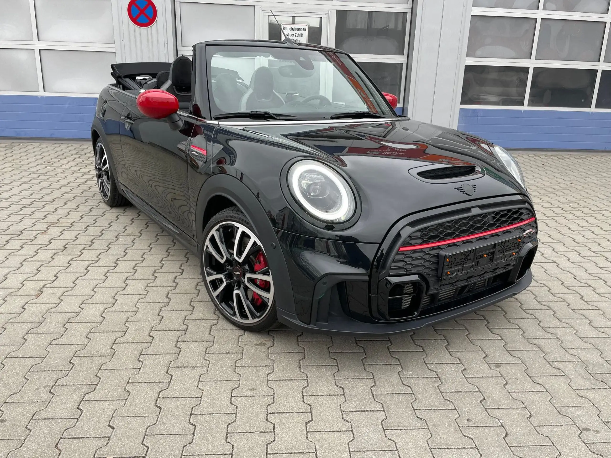 MINI - John Cooper Works Cabrio