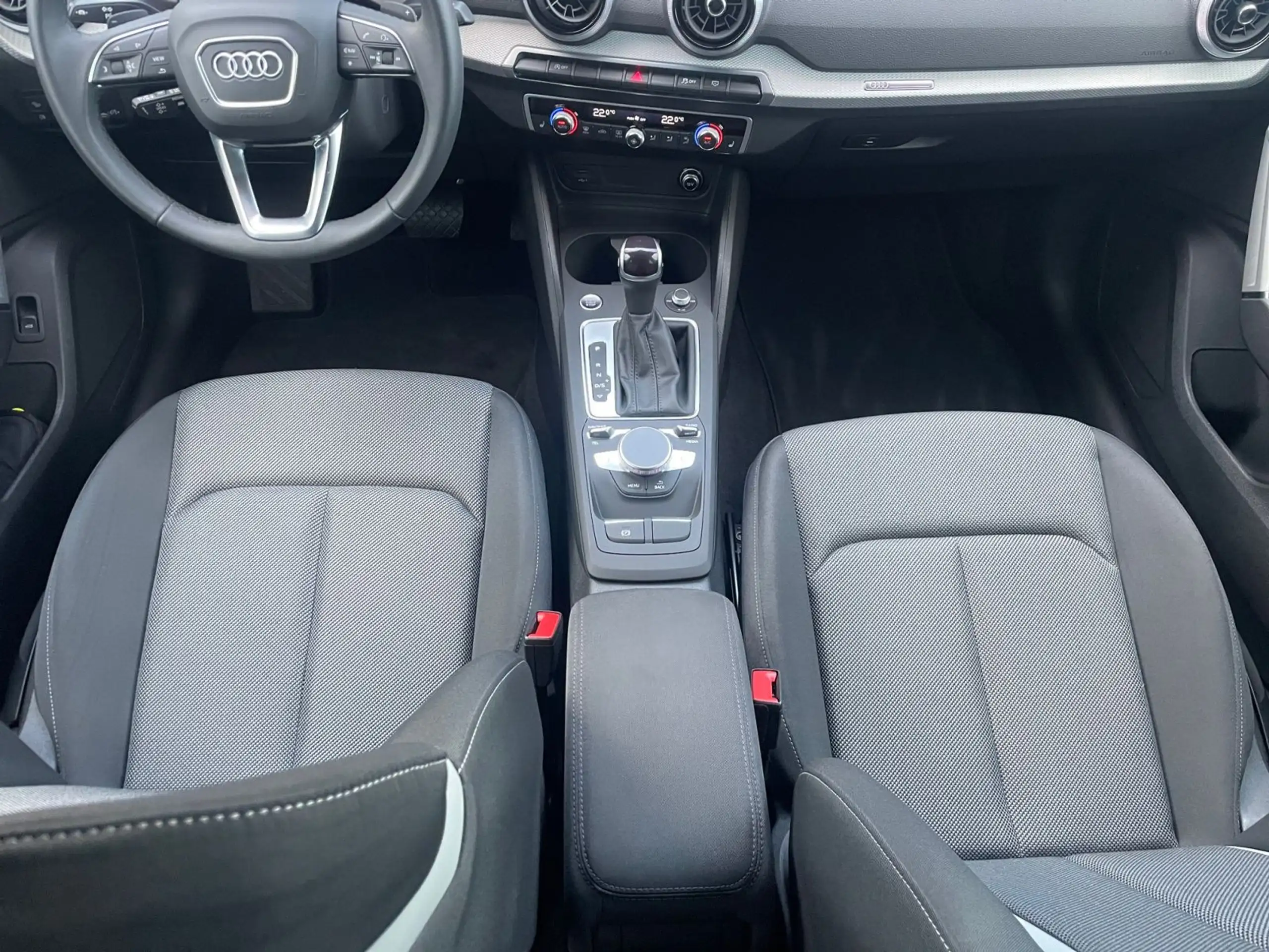 Audi - Q2