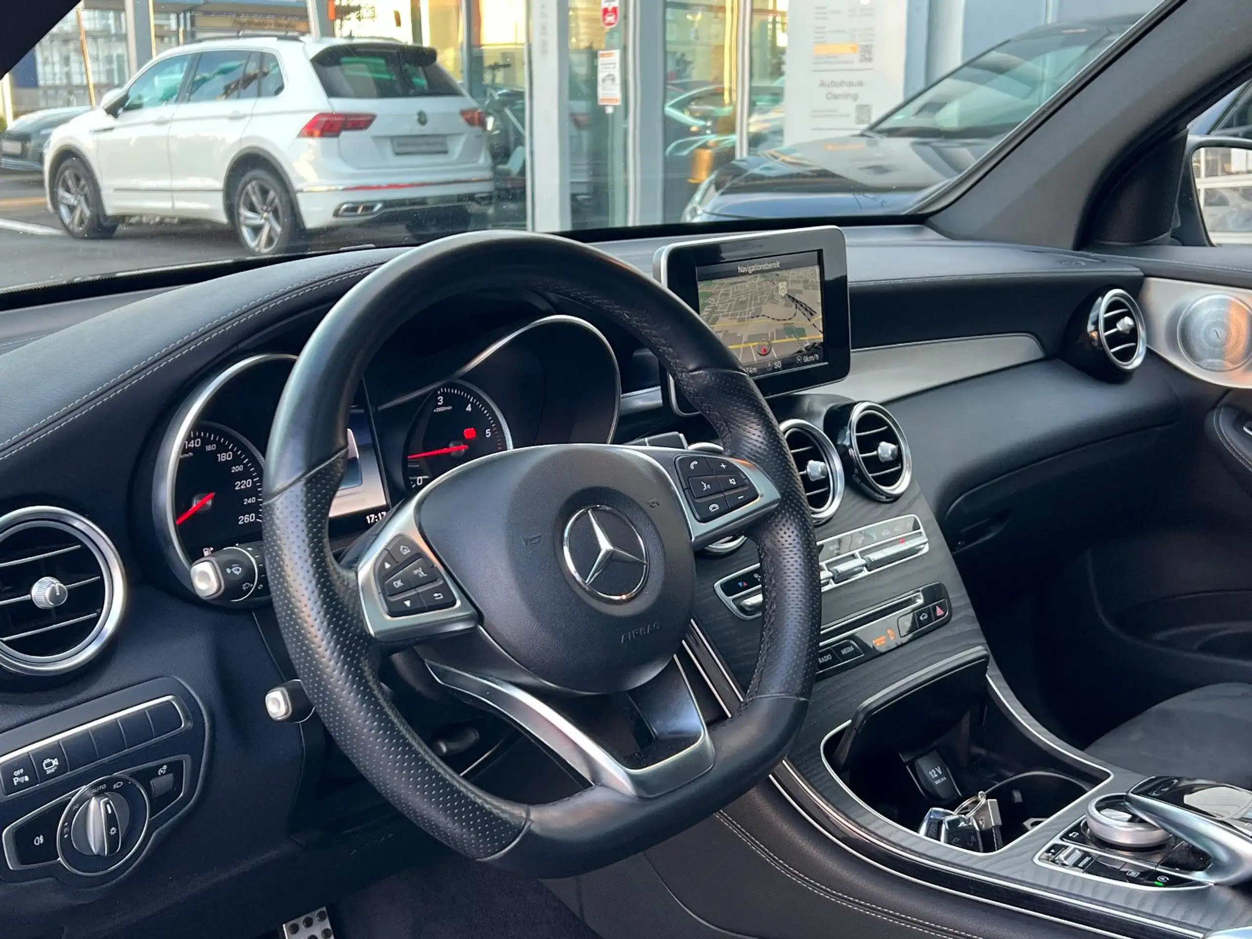 Mercedes-Benz - GLC 220