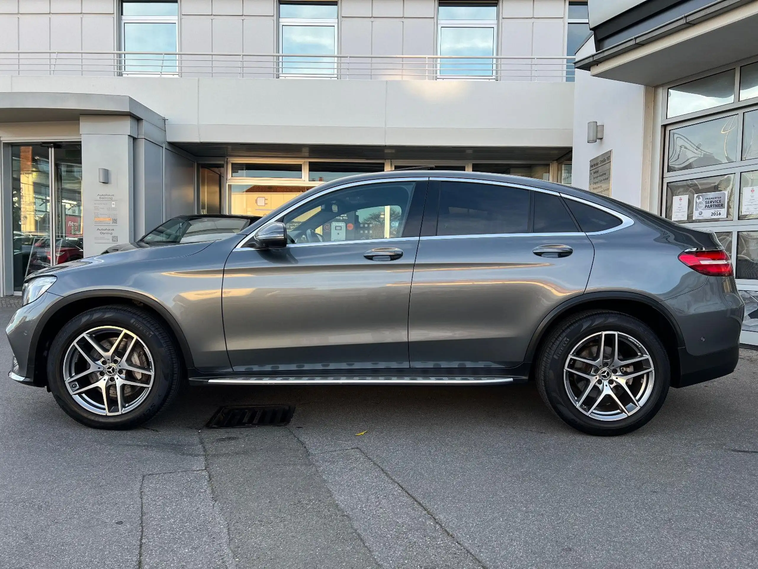 Mercedes-Benz - GLC 220