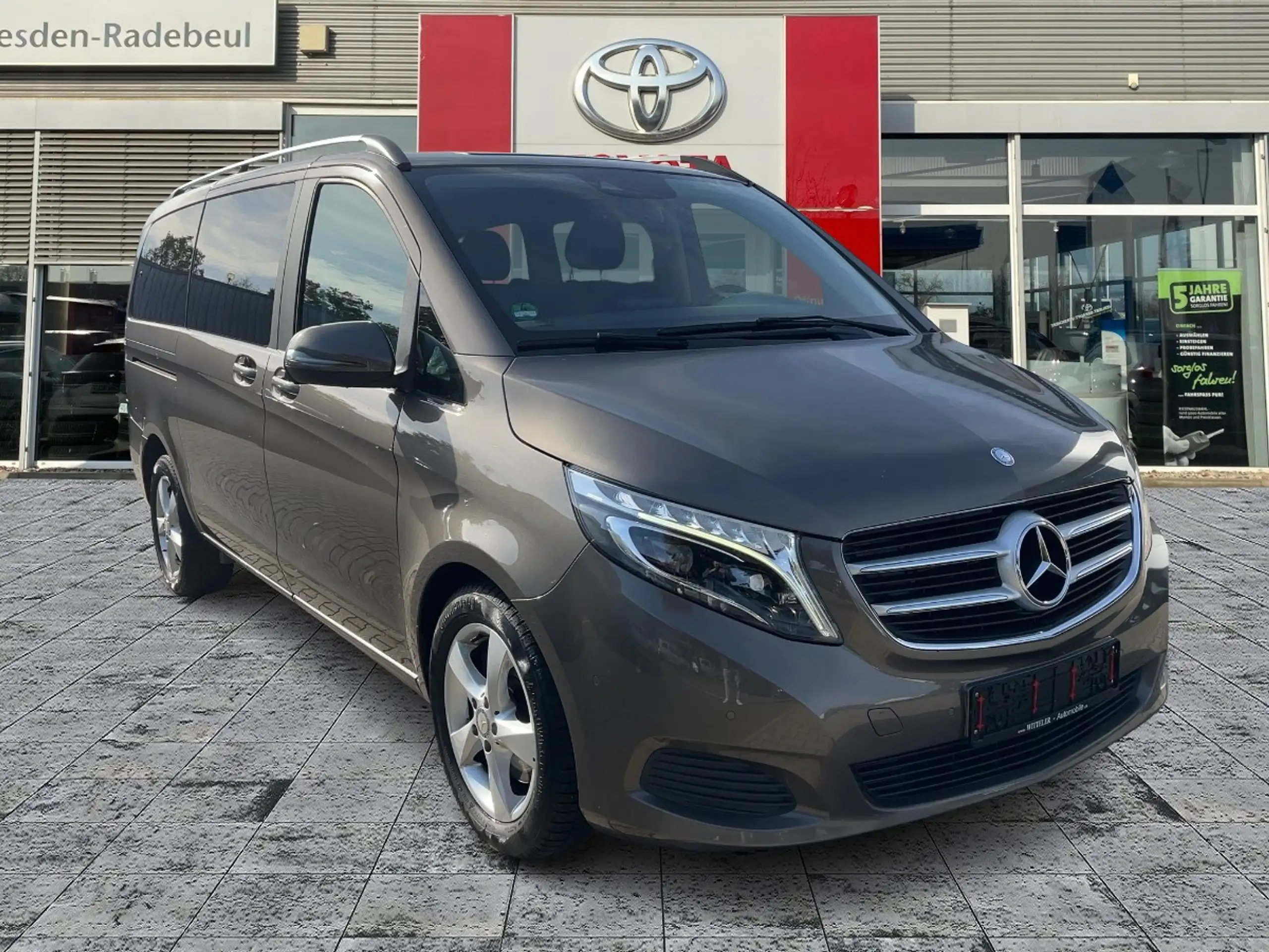 Mercedes-Benz - V 250