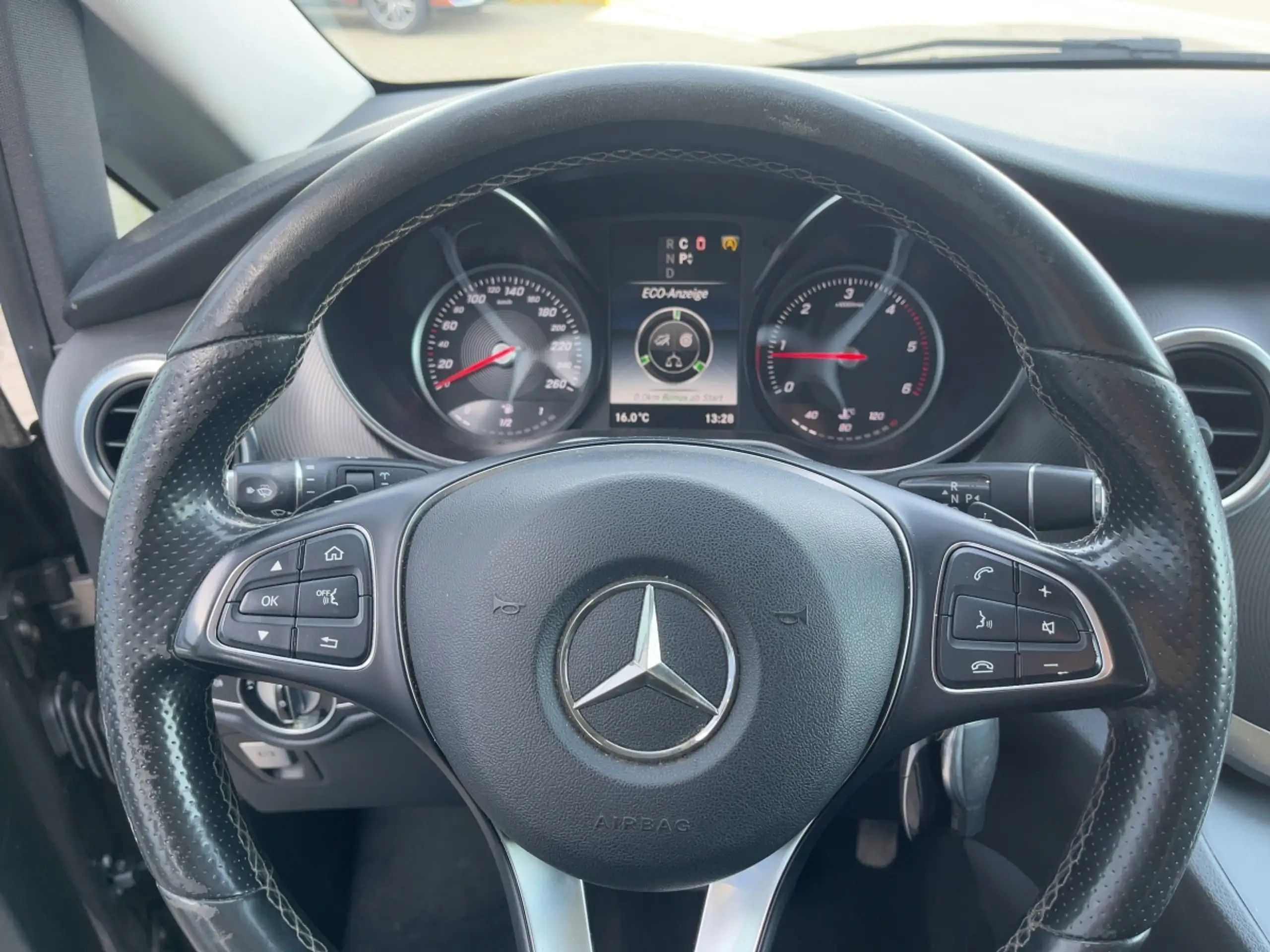 Mercedes-Benz - V 250