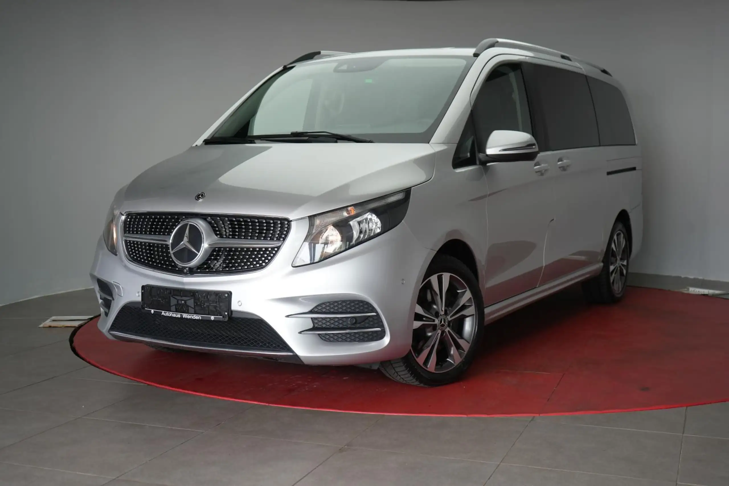 Mercedes-Benz - V 250