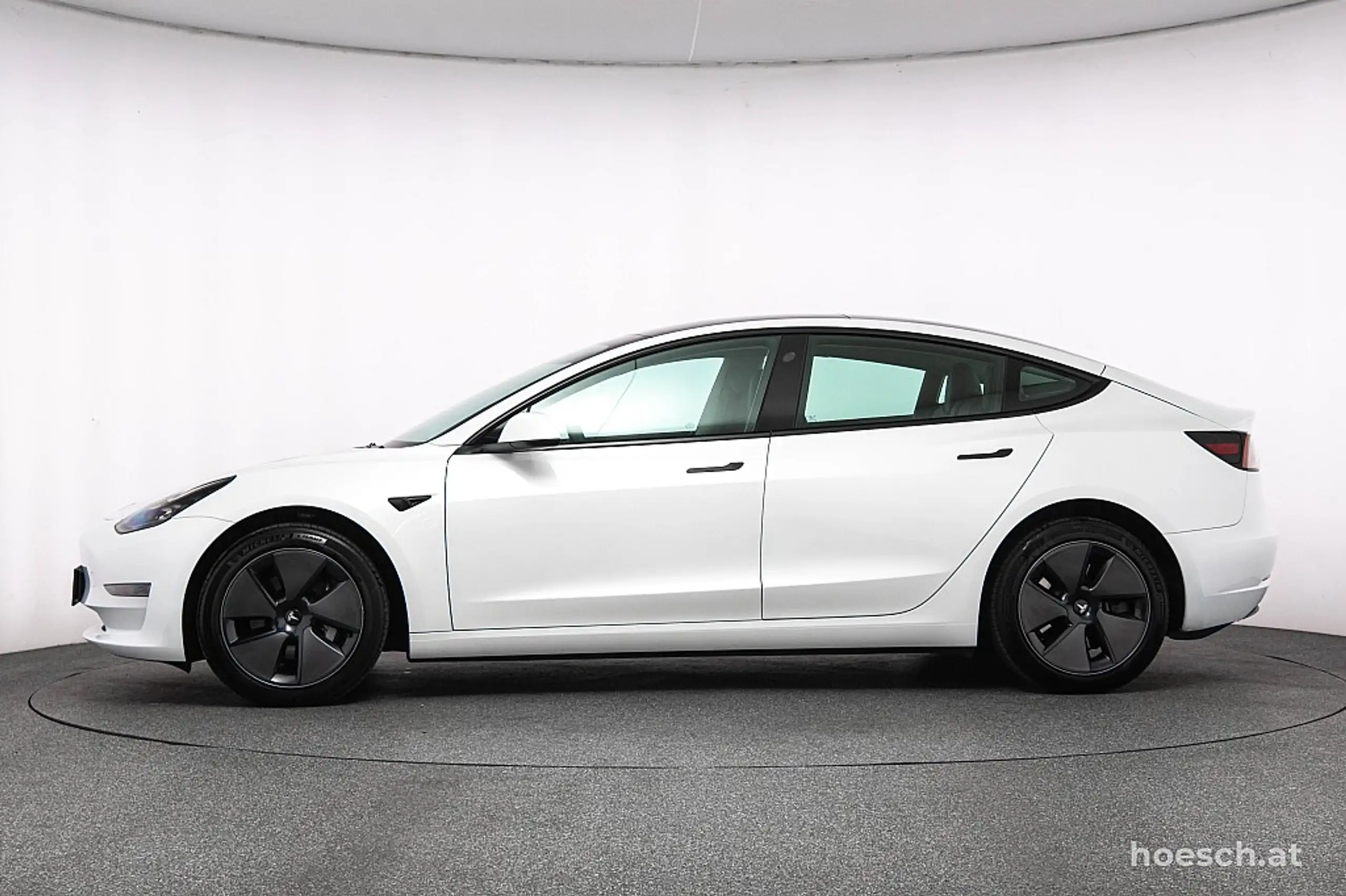 Tesla - Model 3