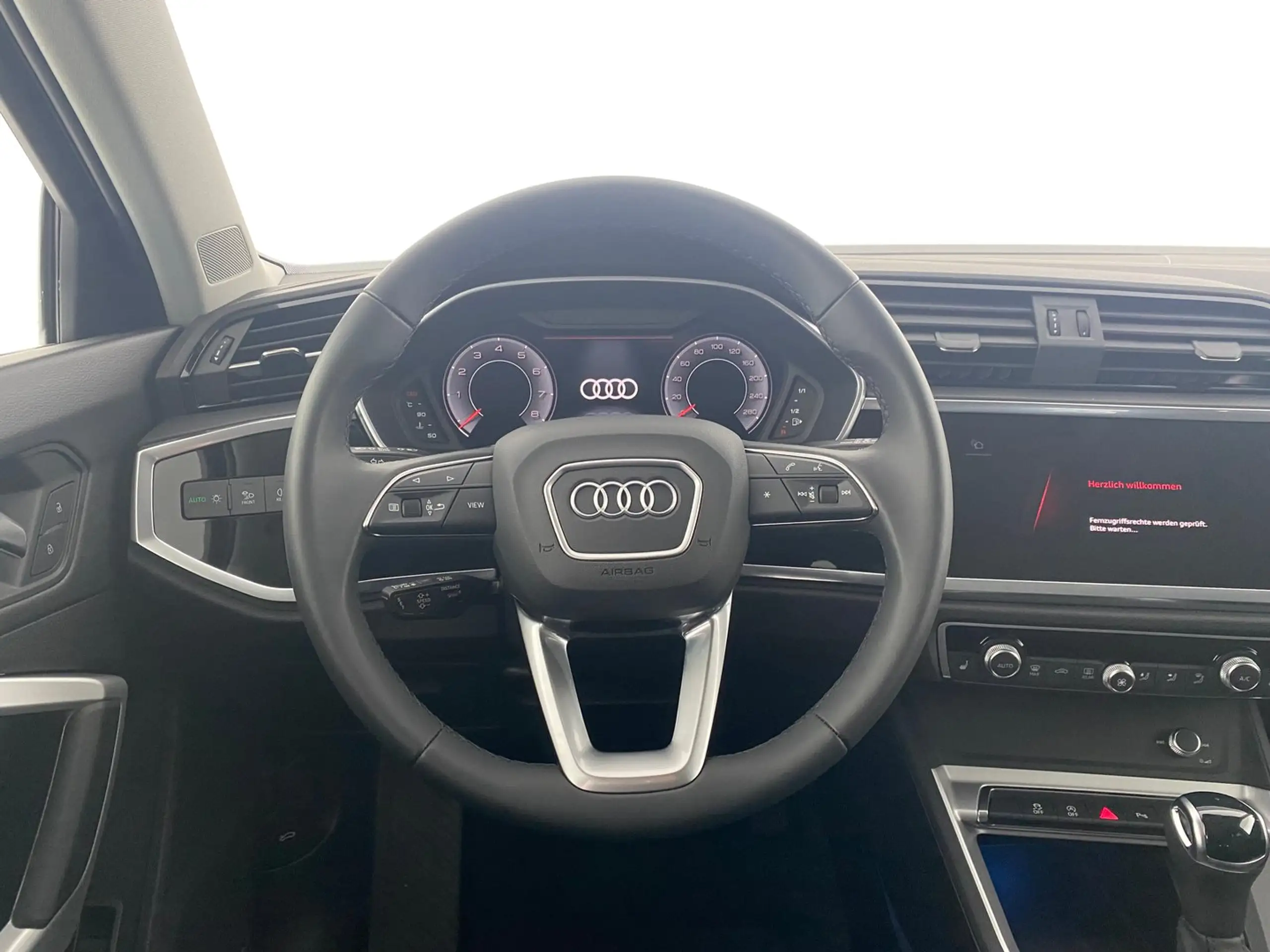 Audi - Q3