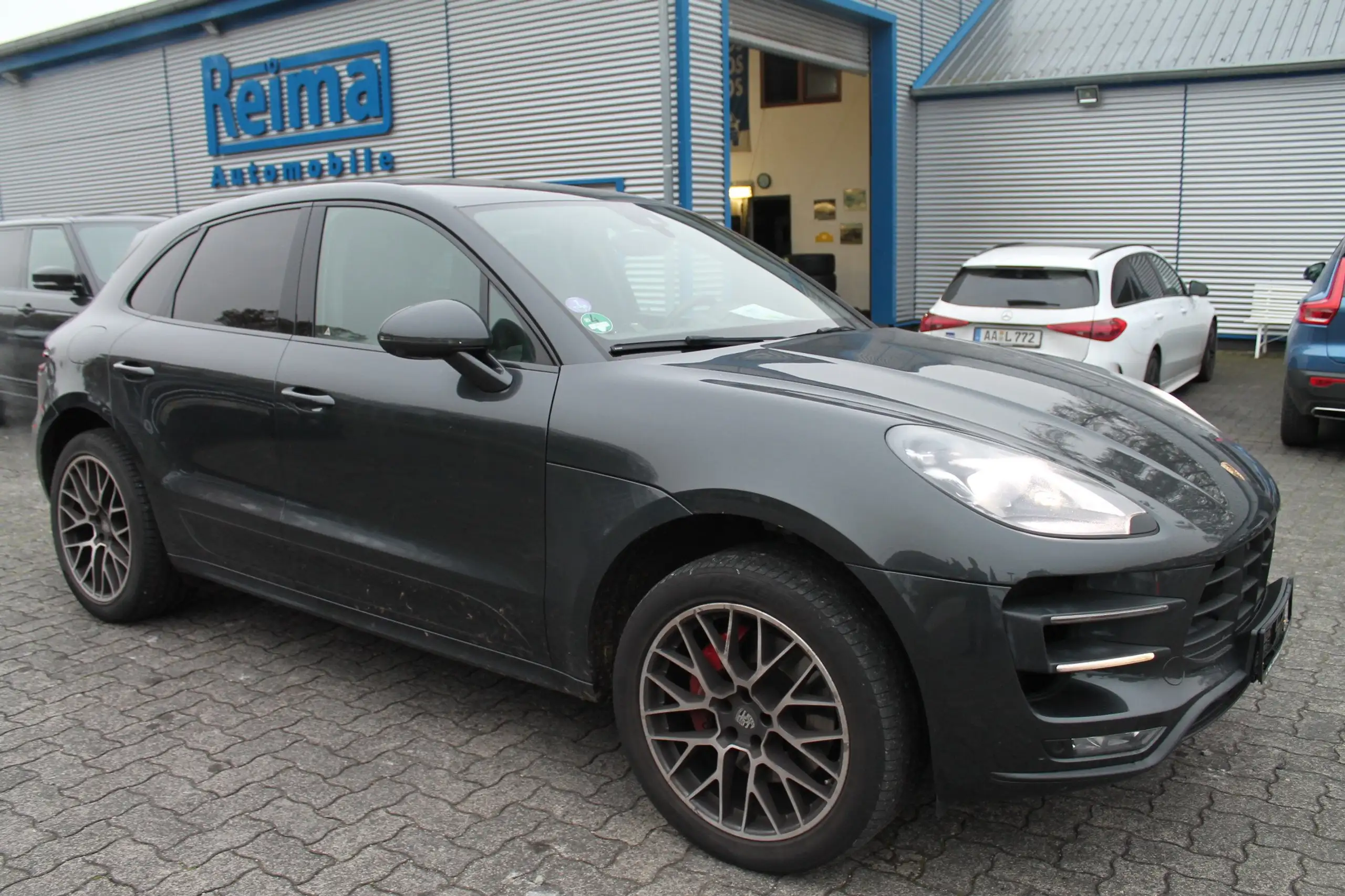 Porsche - Macan