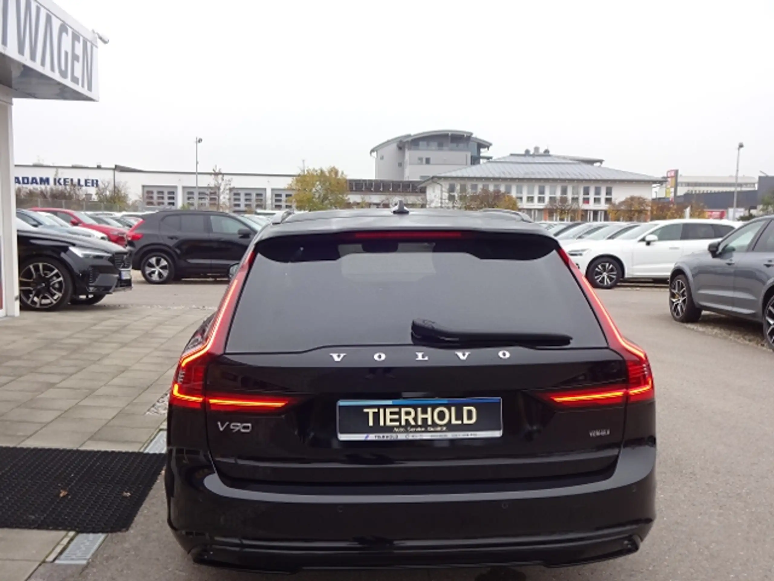 Volvo - V90