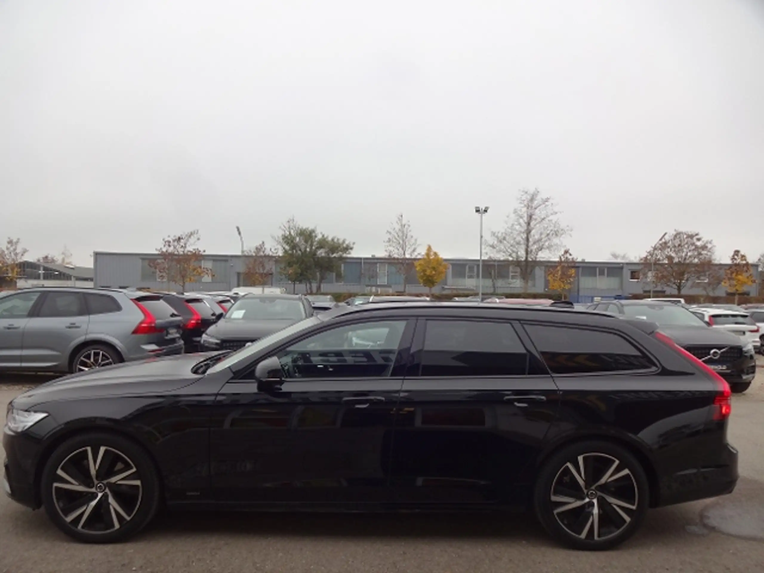 Volvo - V90