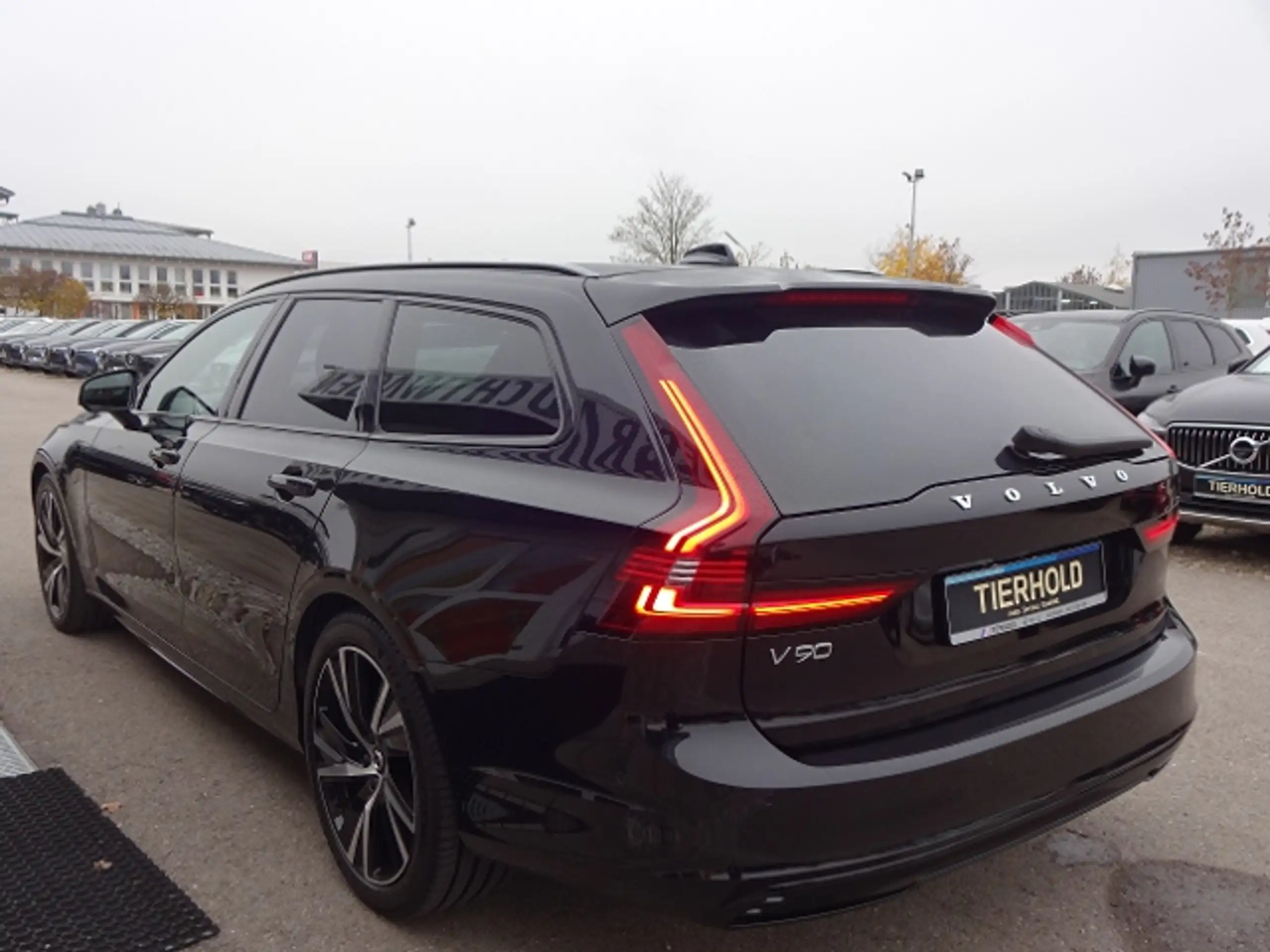 Volvo - V90