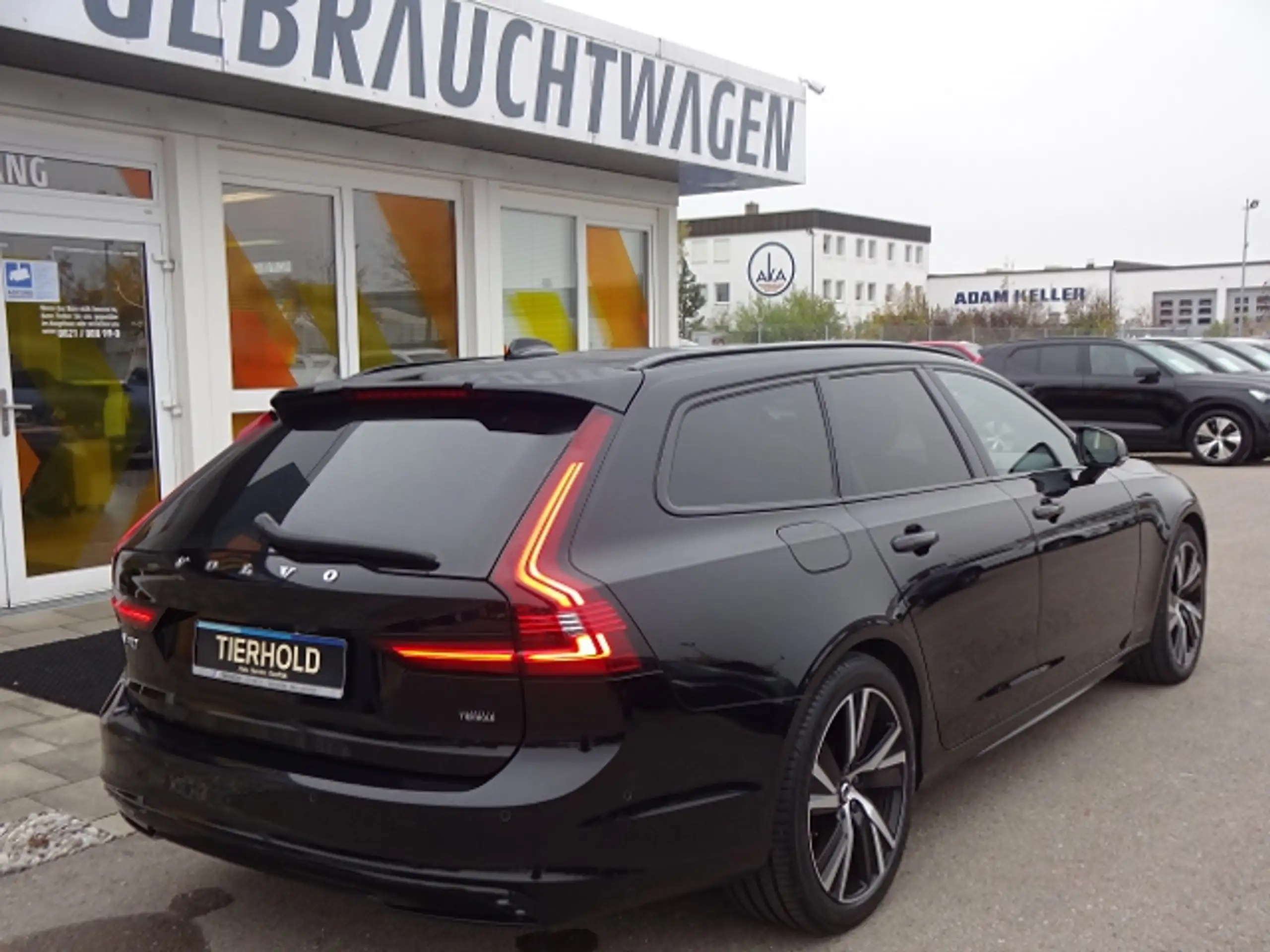 Volvo - V90