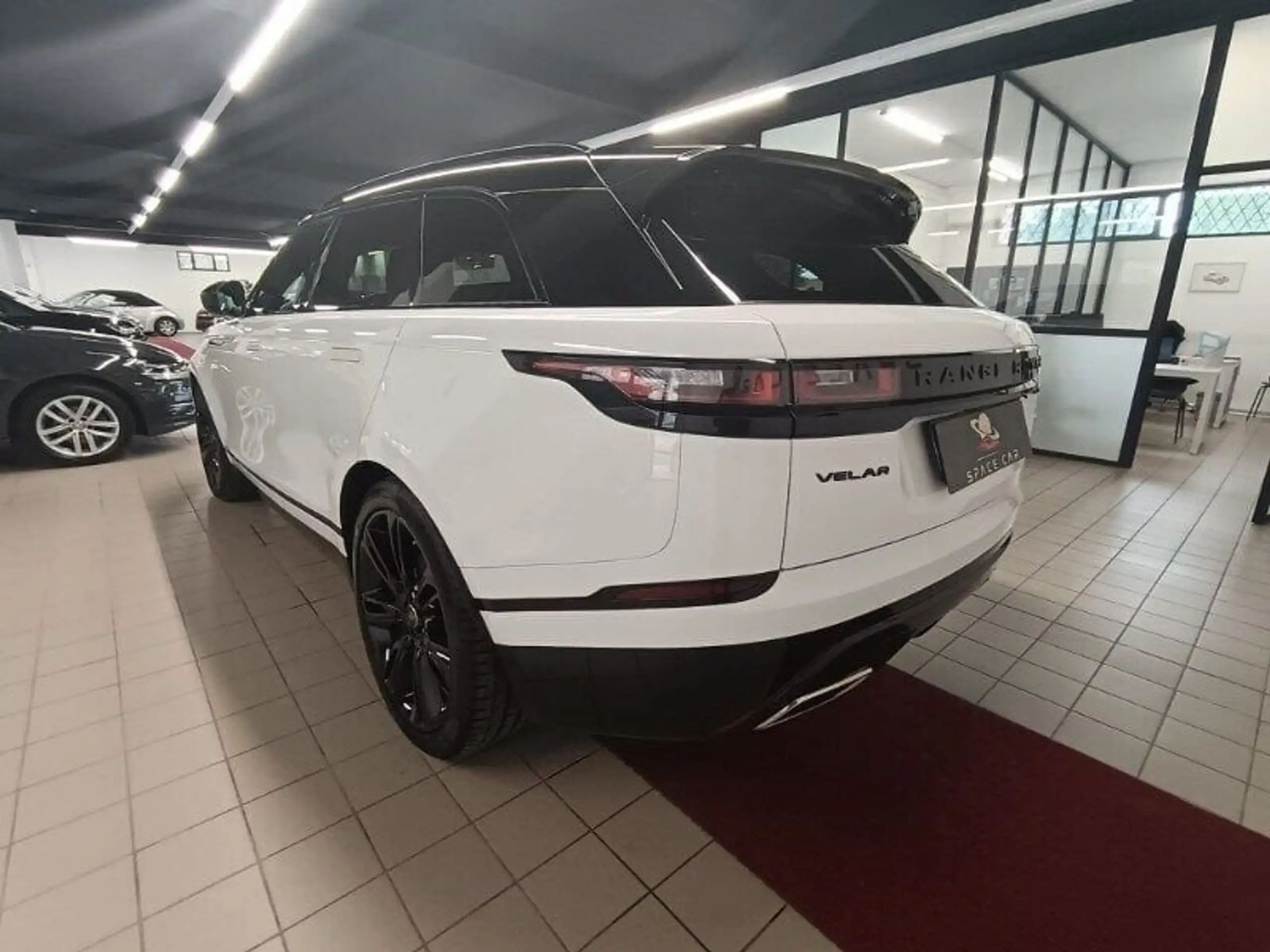 Land Rover - Range Rover Velar