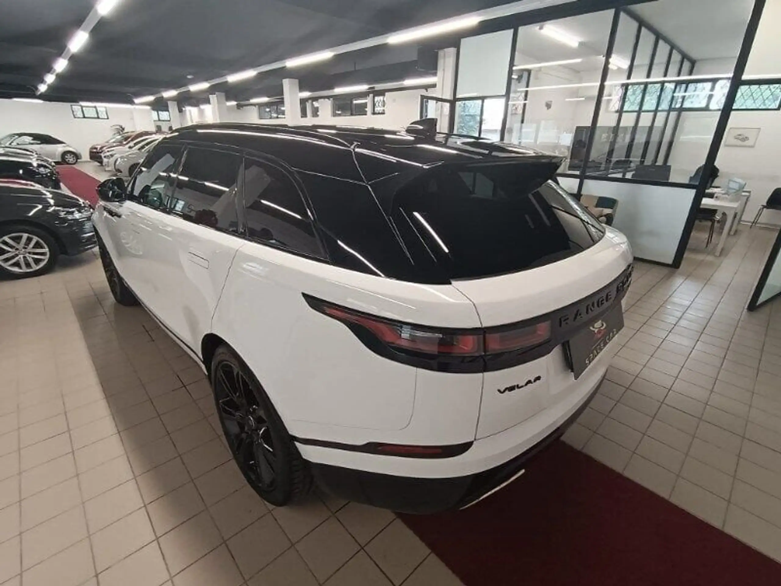 Land Rover - Range Rover Velar