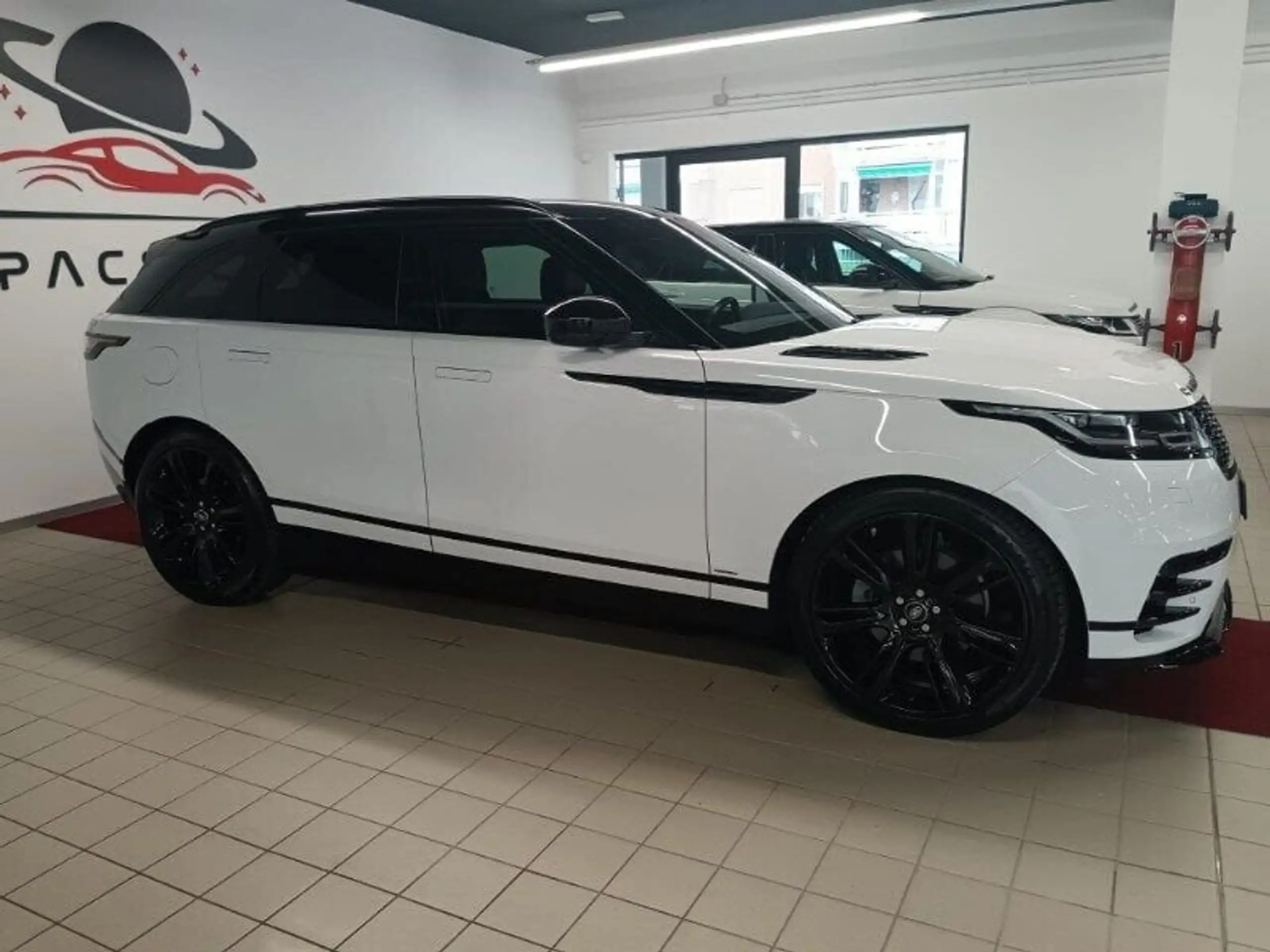 Land Rover - Range Rover Velar