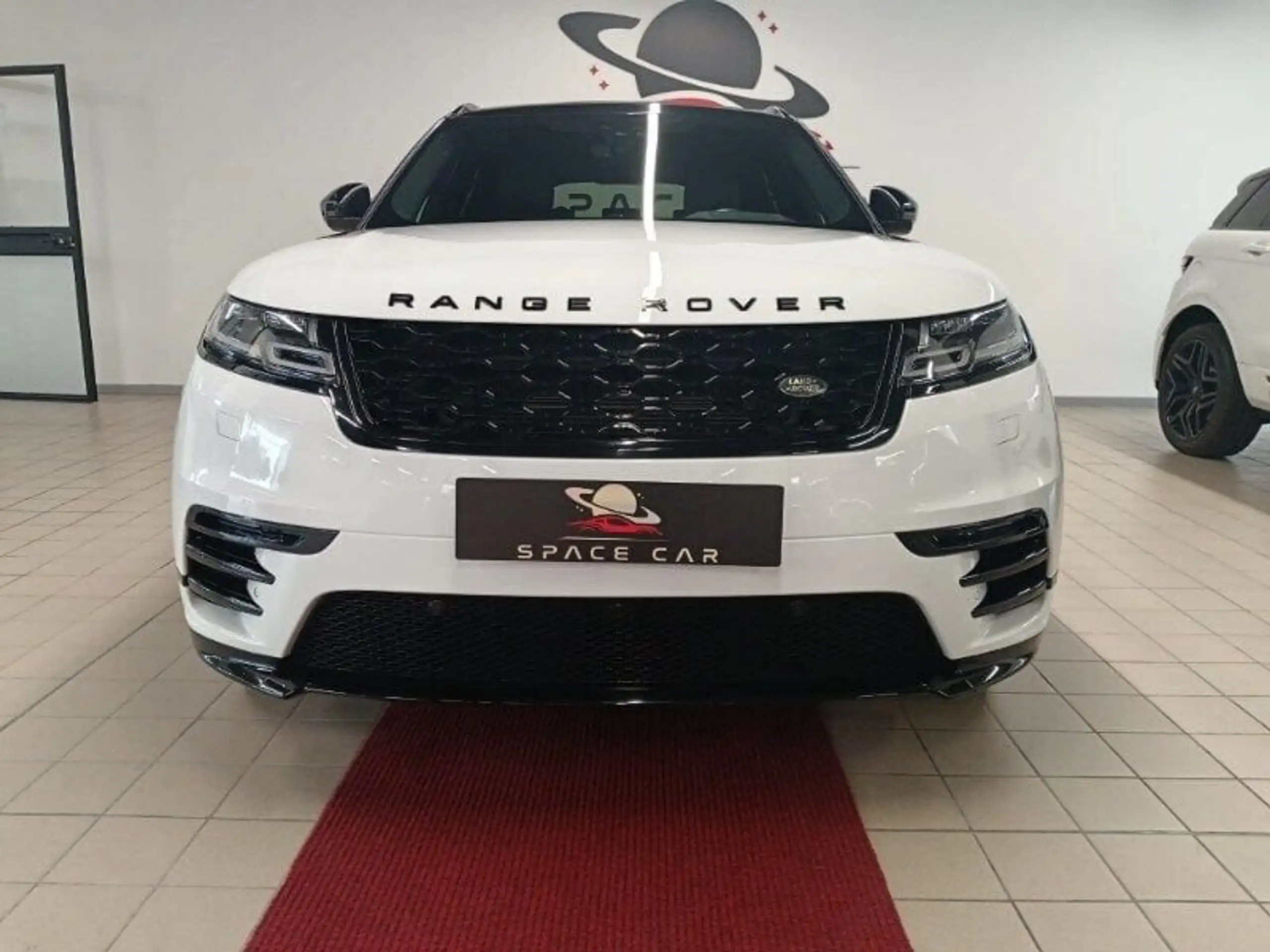 Land Rover - Range Rover Velar