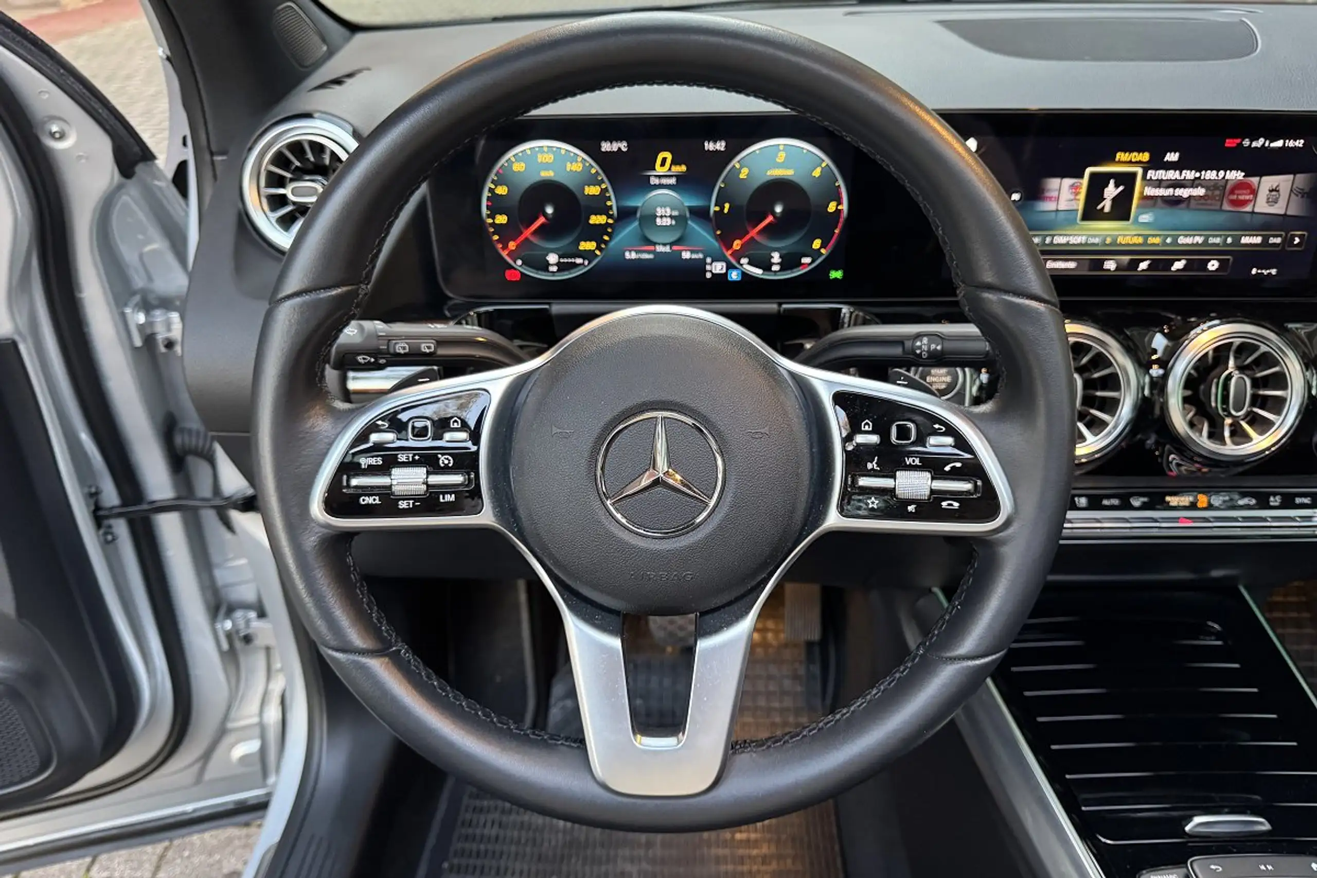 Mercedes-Benz - GLA 200