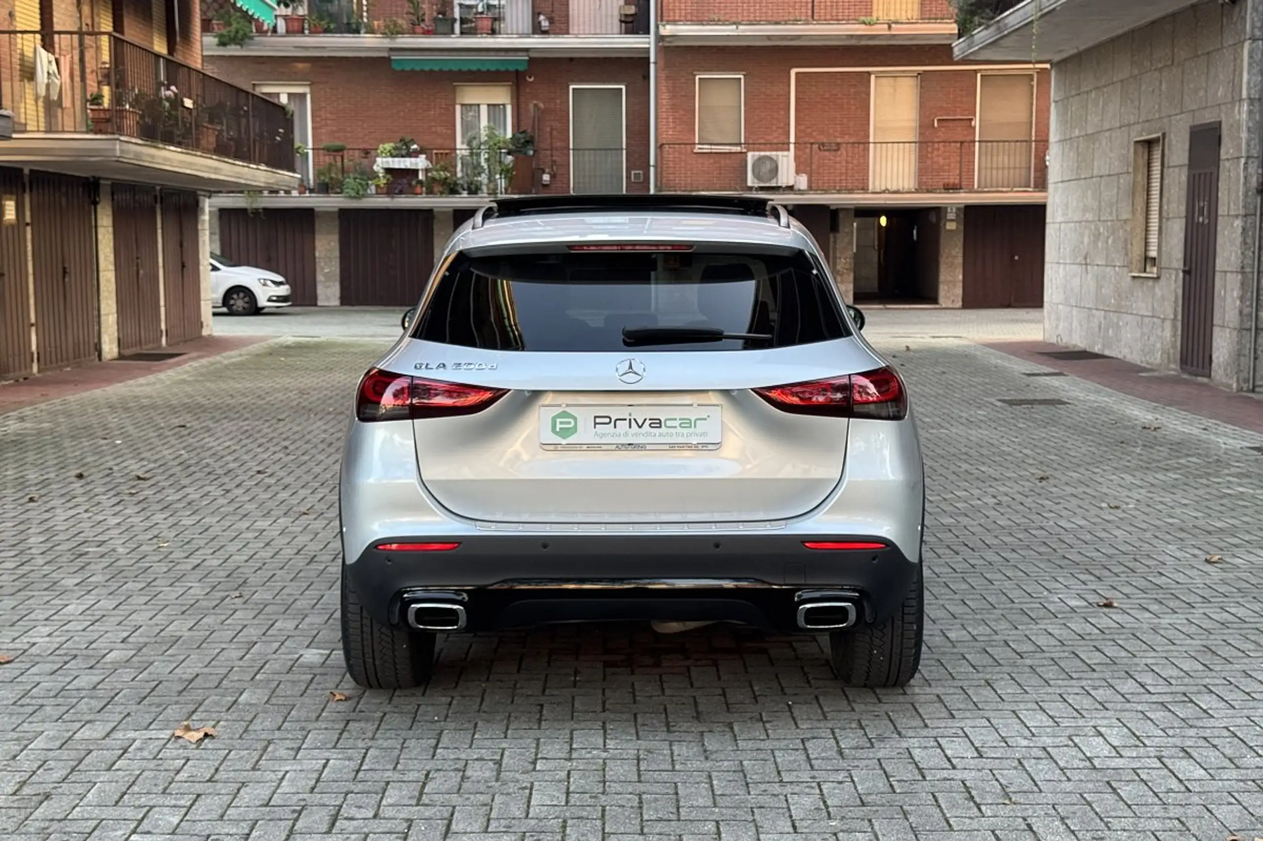 Mercedes-Benz - GLA 200