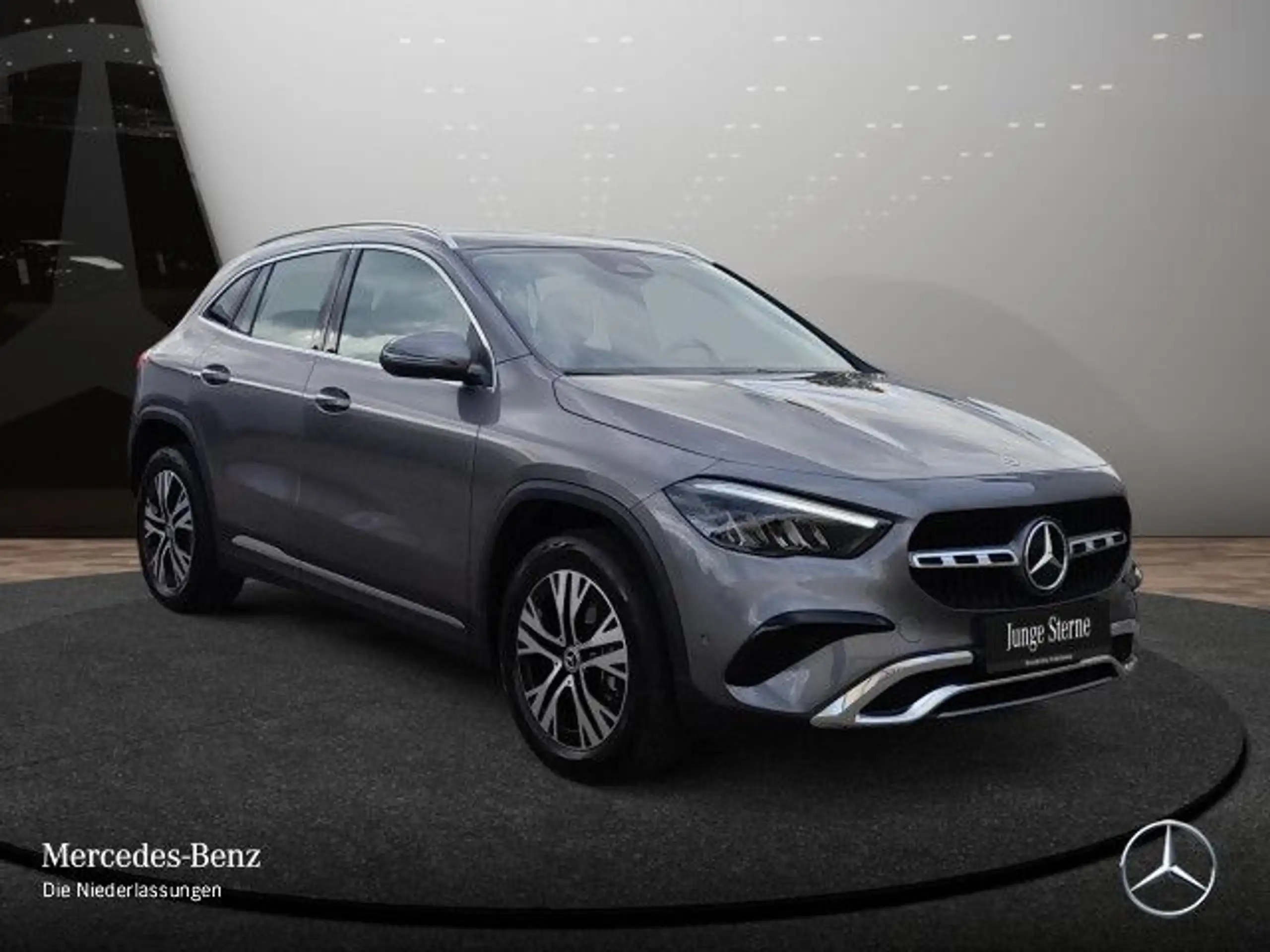 Mercedes-Benz - GLA 200