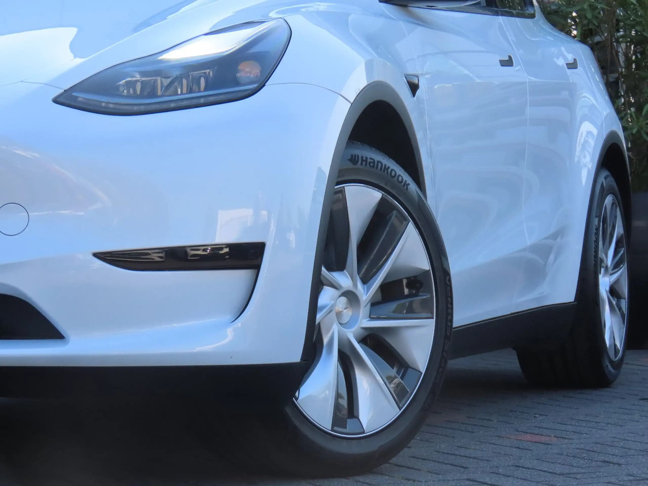 Tesla - Model Y