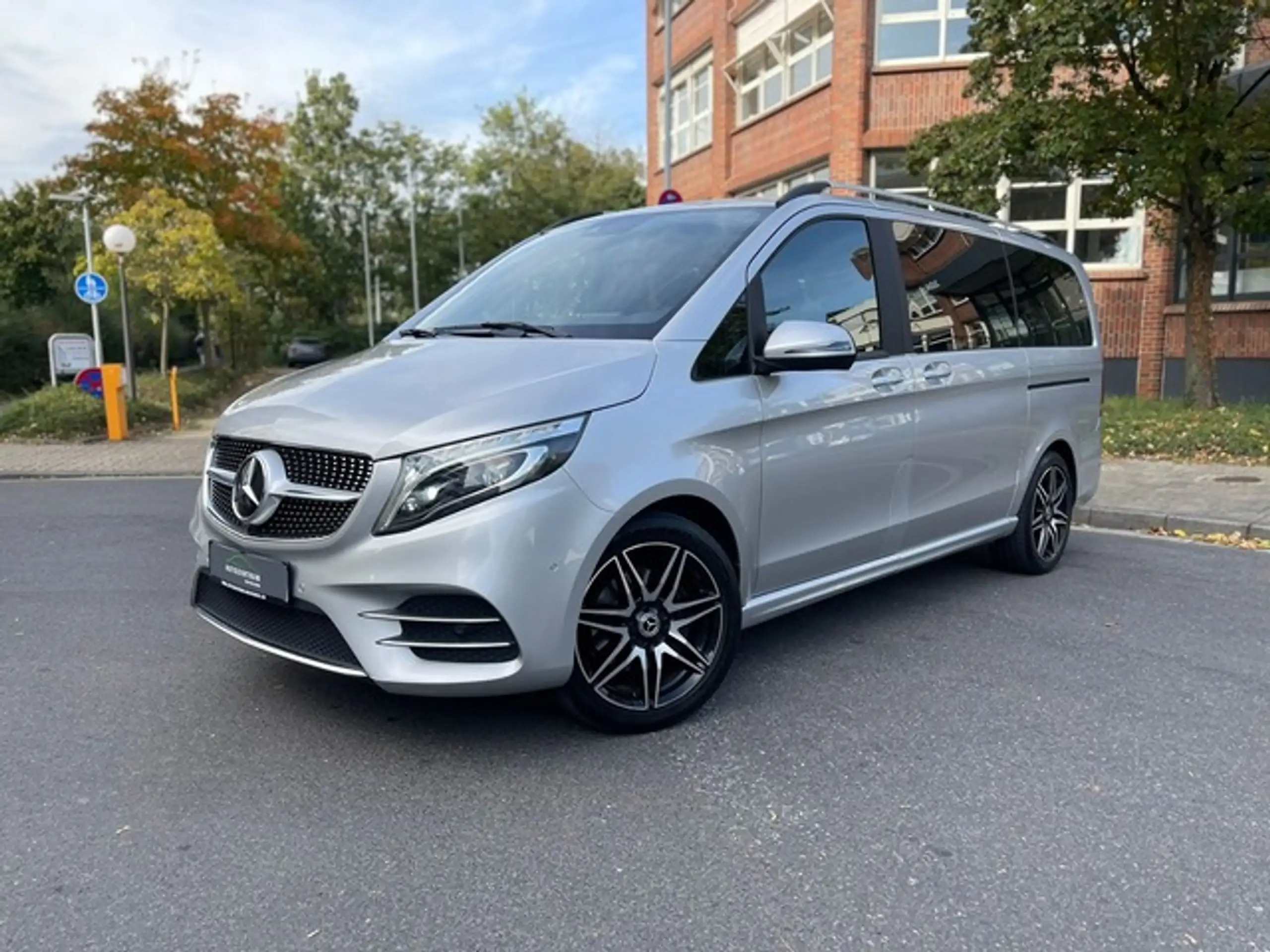 Mercedes-Benz - V 300