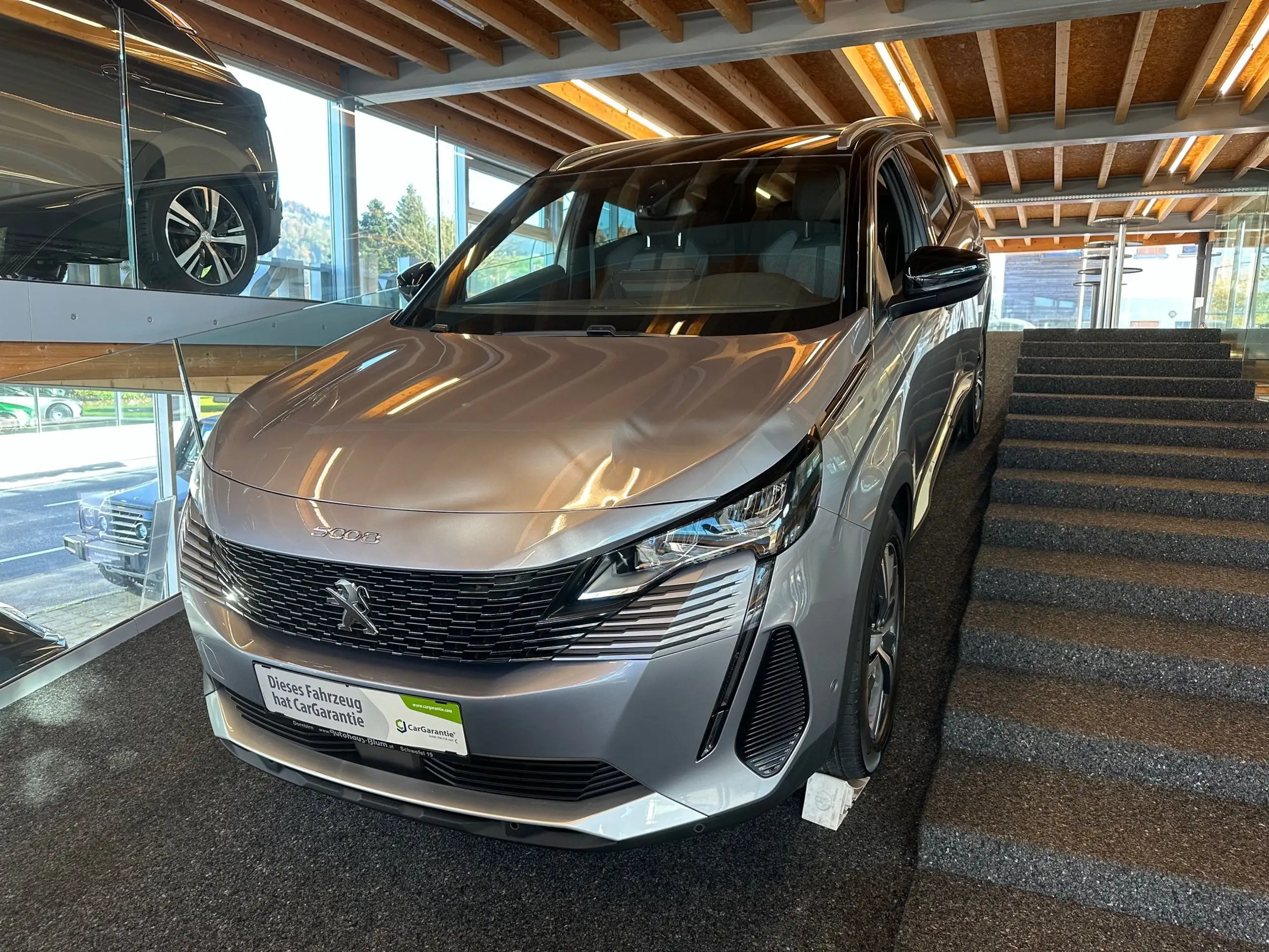 Peugeot - 5008