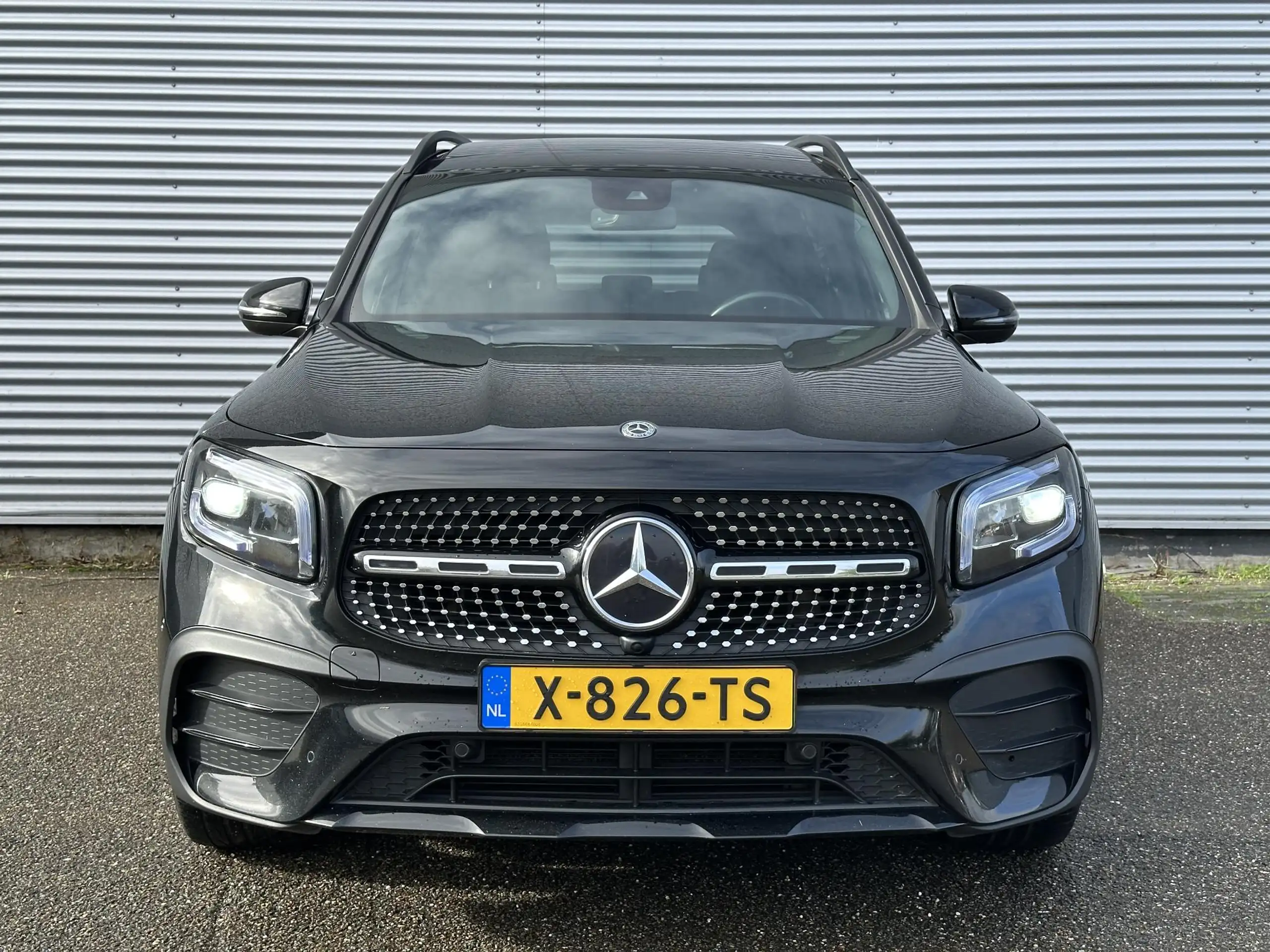 Mercedes-Benz - GLB 200