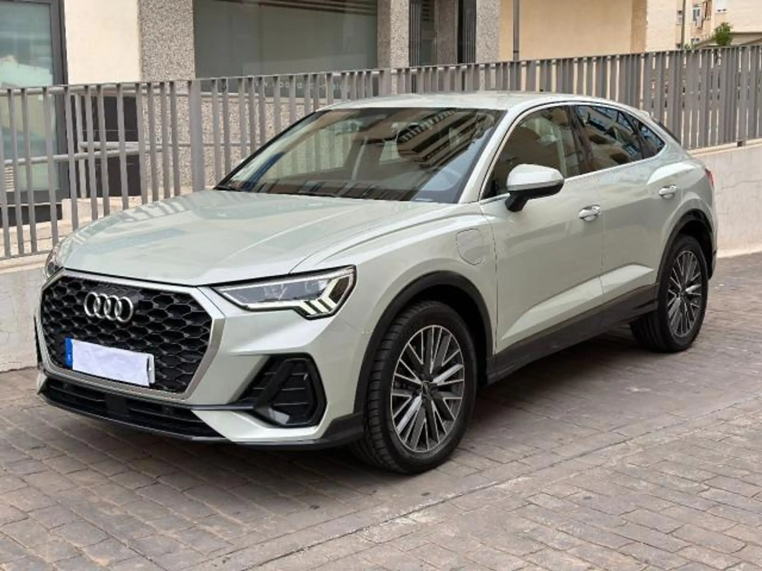 Audi - Q3