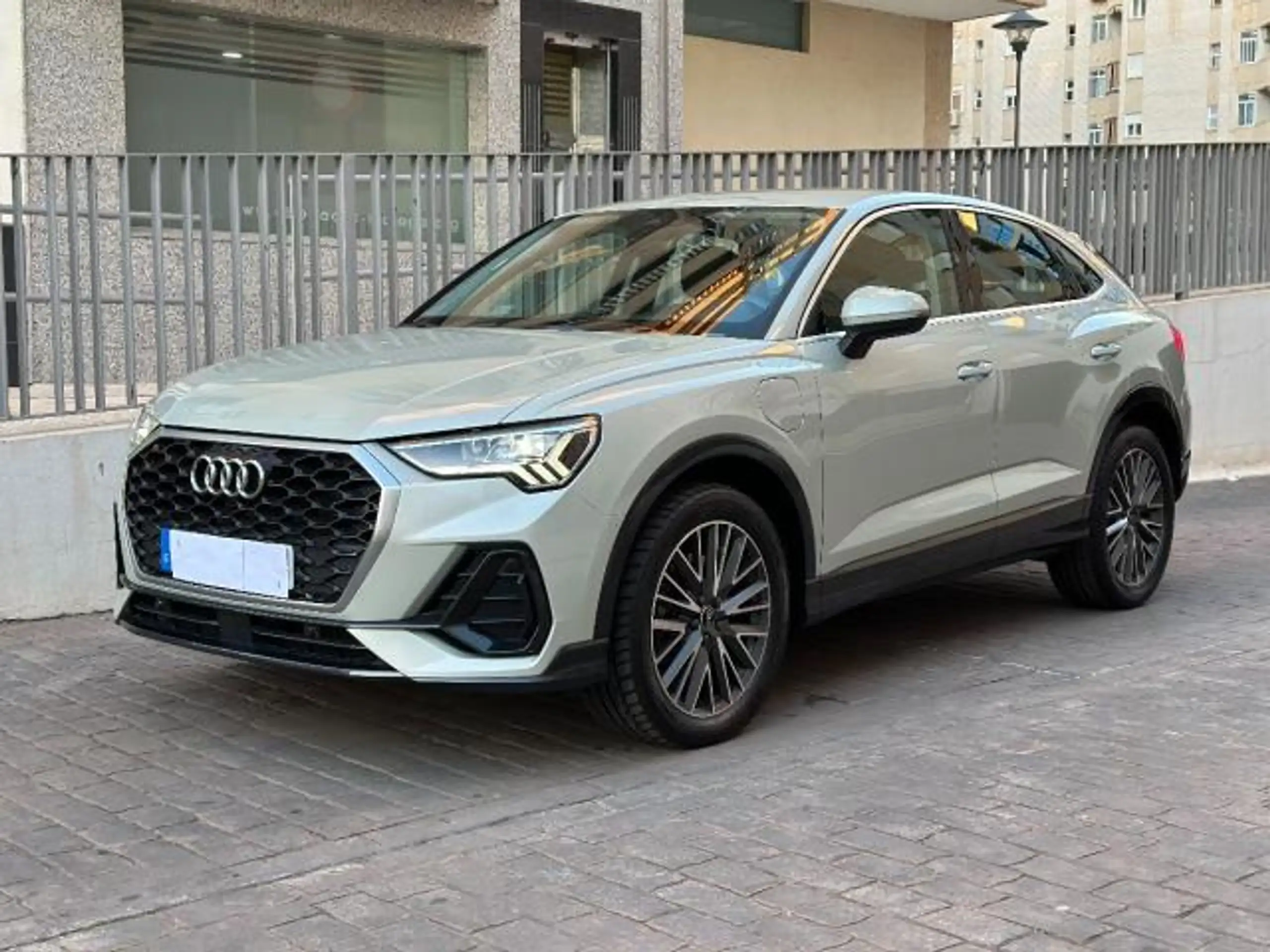 Audi - Q3