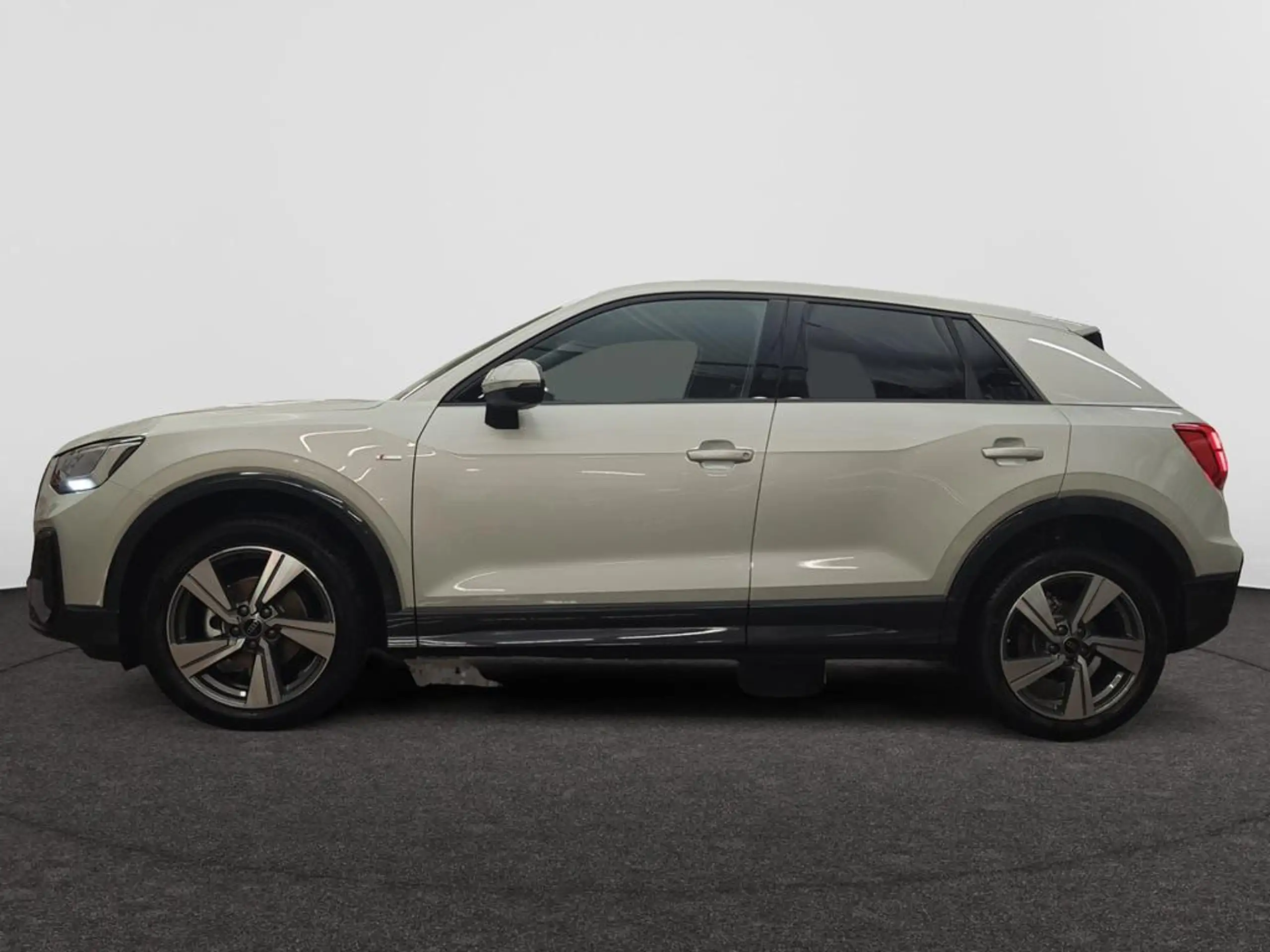 Audi - Q2